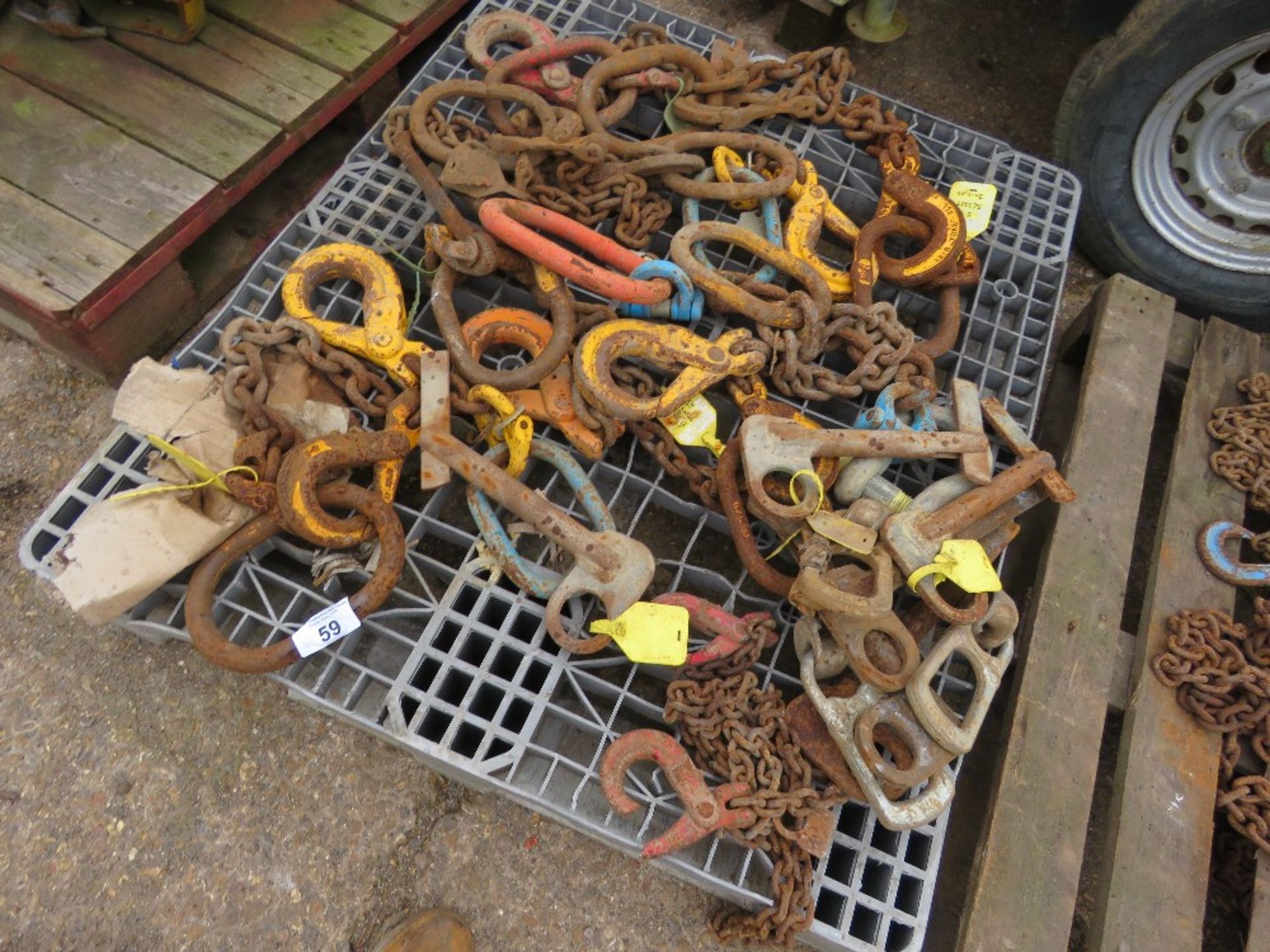 PALLET CONTAINING SINGLE DROP CHAINS, LIFTING PINS ETC.........THIS LOT IS SOLD UNDER THE AUCTIONEER - Image 2 of 3