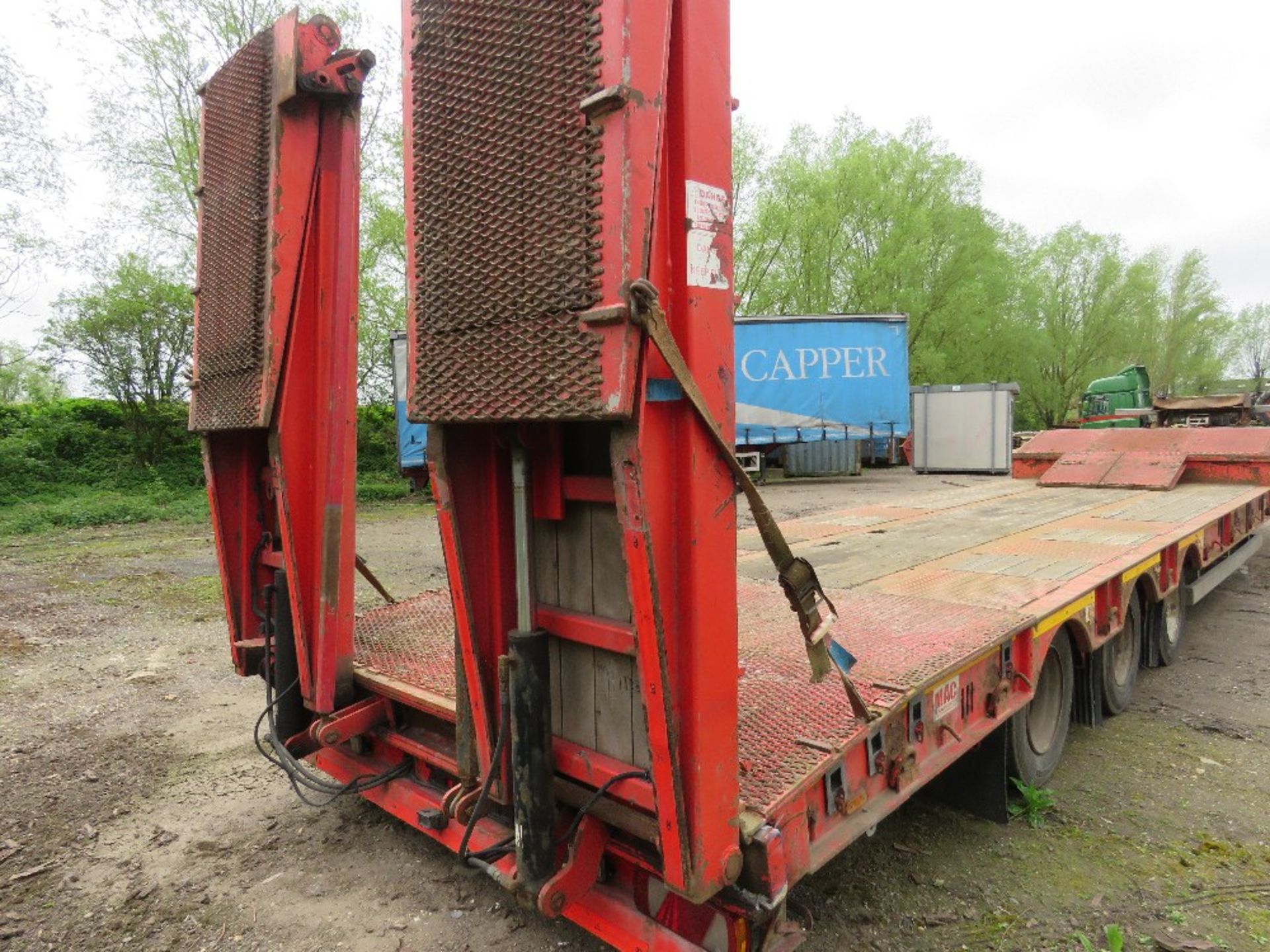 MAC S3-44 TRIAXLE LOW LOADER TRAILER WITH WINCH, YEAR 2015. TESTED UNTIL 30TH APRIL 2025. 13.6 OVERA - Image 12 of 15