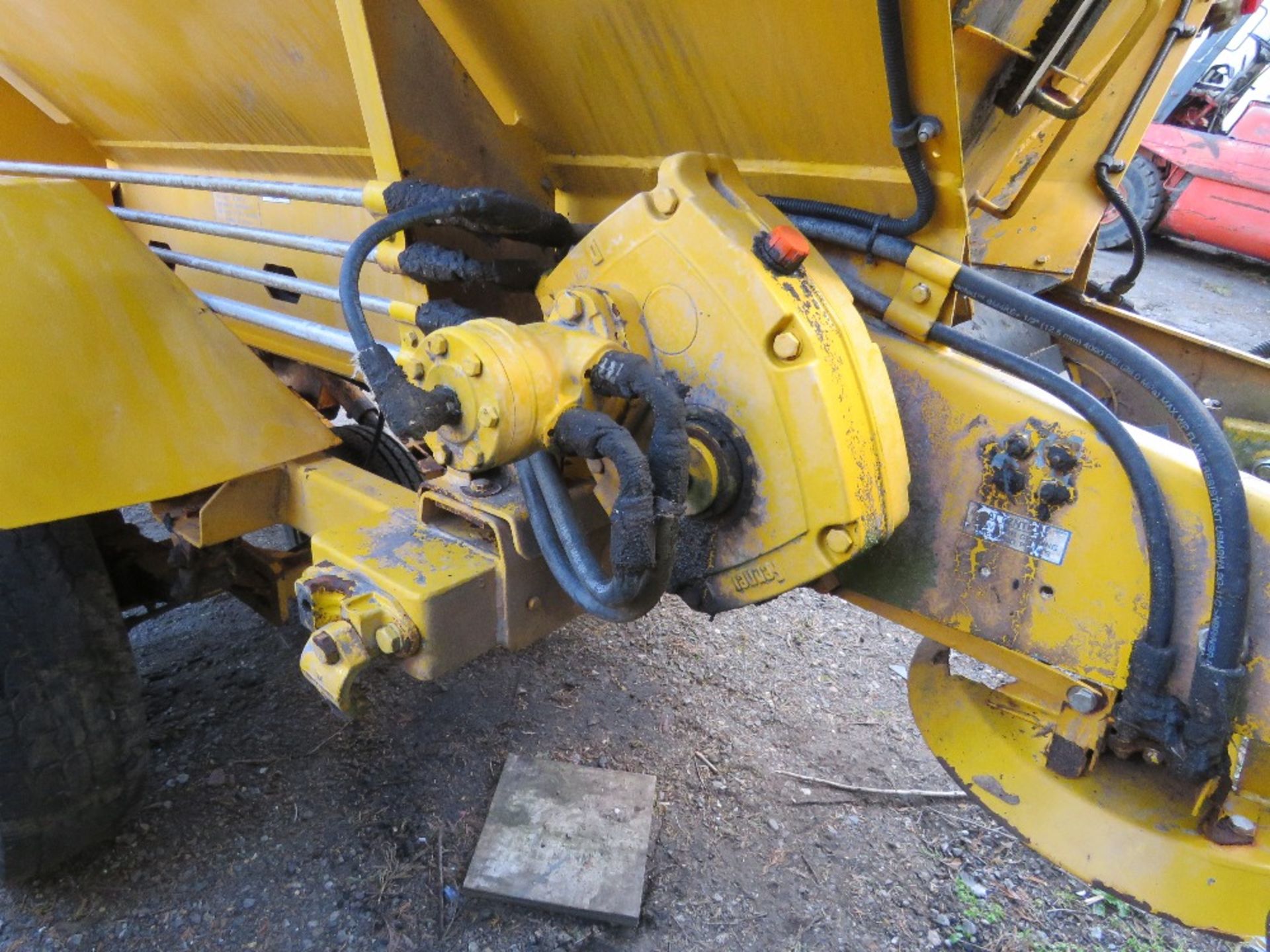 CHARITY LOT!! ECON SINGLE AXLED TOWED SALT SPREADER WITH WHEEL DRIVEN HYDRAULIC SYSTEM. UNUSED FOR - Image 7 of 13