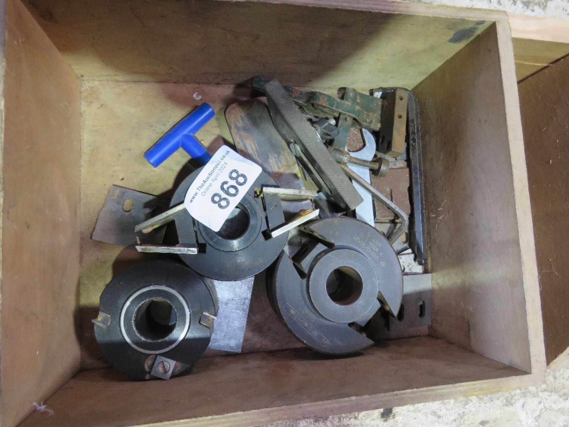 BOX OF ASSORTED SPINDLE MOULDER TOOLING ETC AS SHOWN. ....THIS LOT IS SOLD UNDER THE AUCTIONEERS MAR