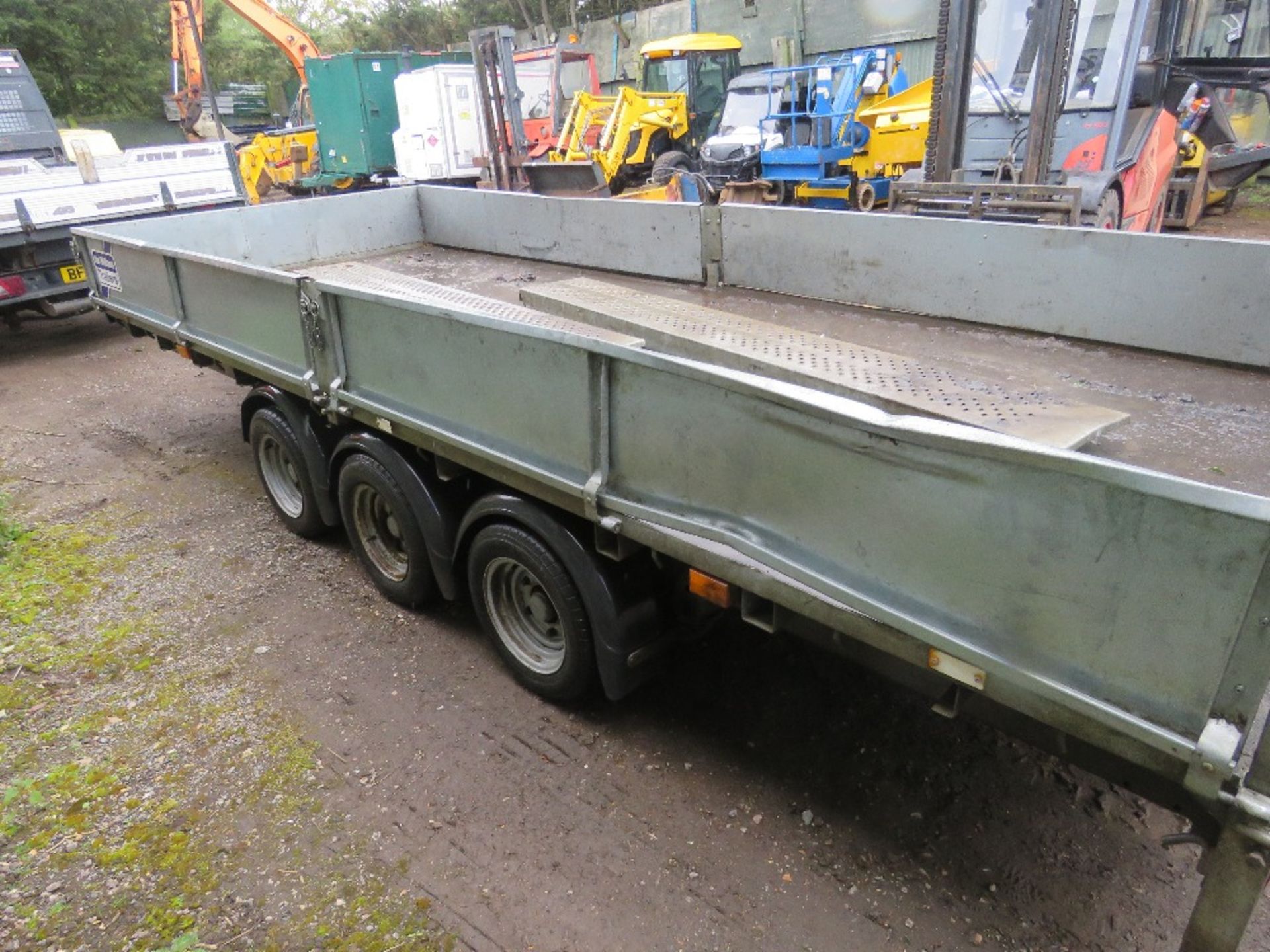 IFOR WILLIAMS LM166G3 16FT TRIAXLED PLANT TRAILER WITH SIDES AND RAMPS AS SHOWN. YEAR 2015 APPROX. P - Image 5 of 11