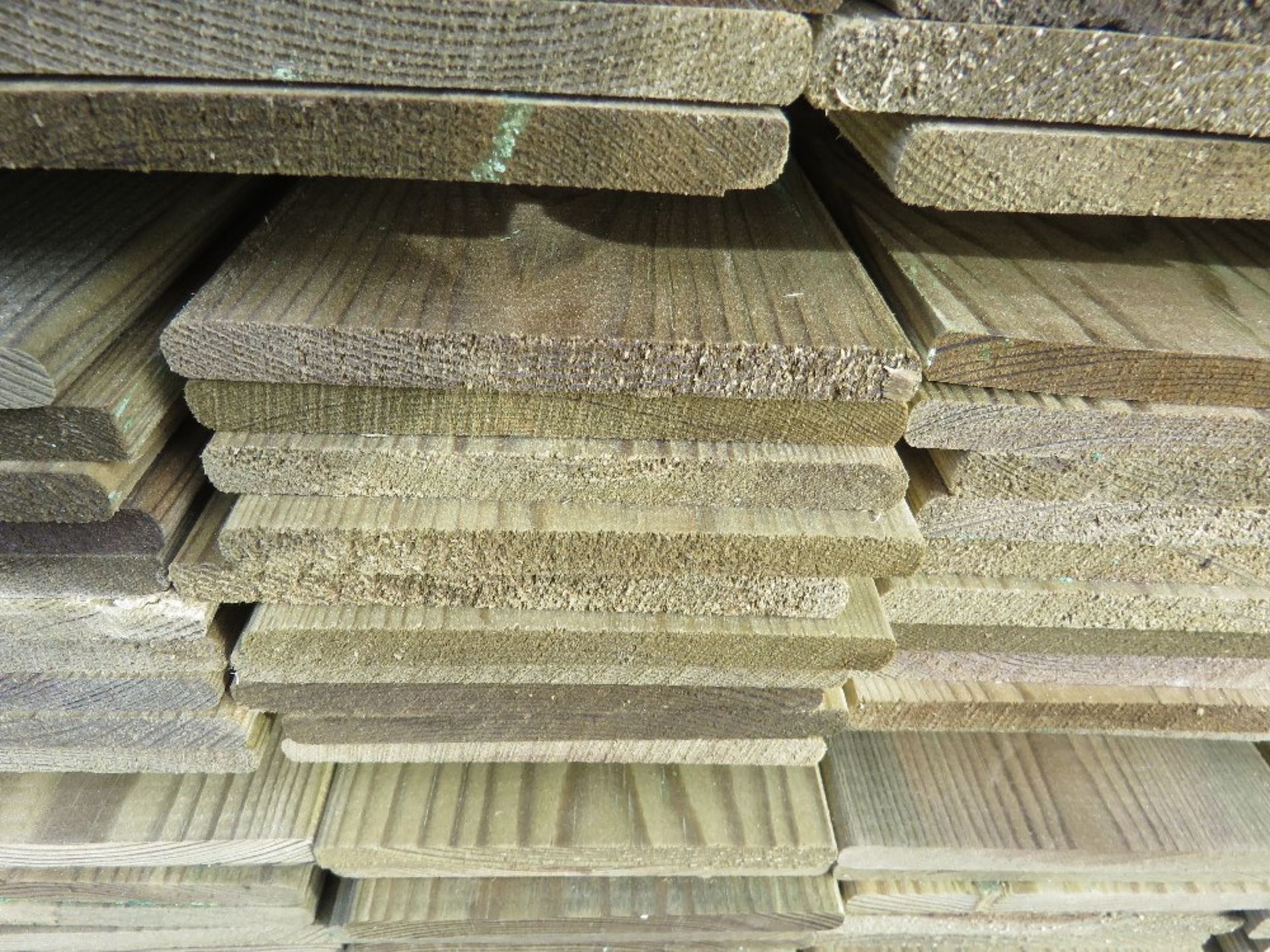 LARGE PACK OF PRESSURE TREATED HIT AND MISS TIMBER CLADDING BOARDS. 1.75M LENGTH X 100MM WIDTH APPRO - Image 3 of 3