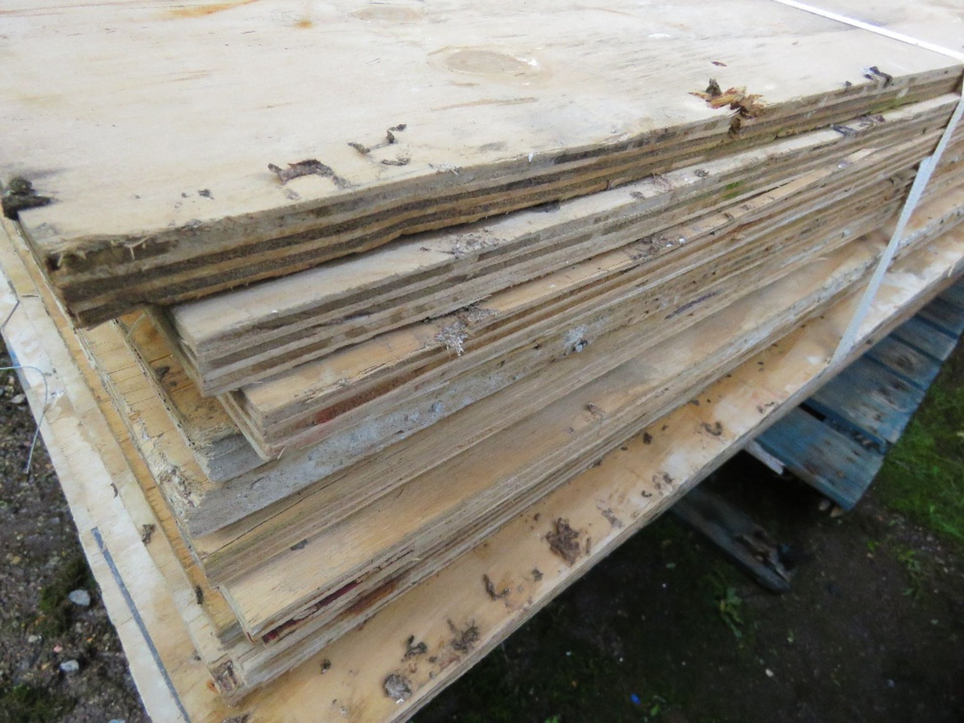 STACK OF APPROXIMATELY 27NO PRE USED PLYWOOD SHEETS, ASSORTED SIZES, FULL AND PART SHEETS. SOURCED F - Image 2 of 3
