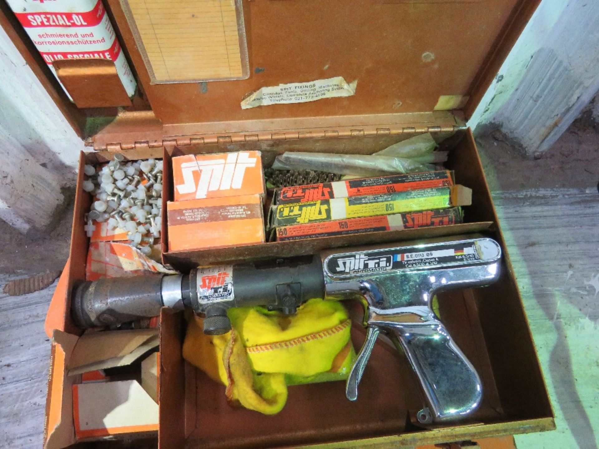 PASLODE NAIL GUN PLUS A SPIT NAIL GUN.....THIS LOT IS SOLD UNDER THE AUCTIONEERS MARGIN SCHEME, THER - Image 4 of 6