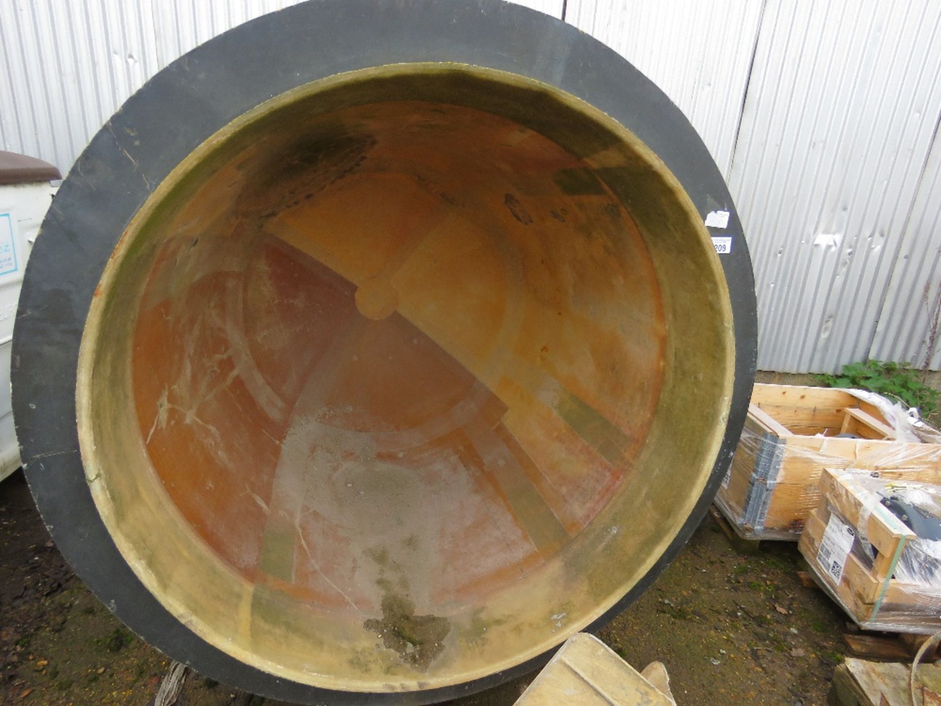 LARGE GRP MOLD ON THE SHAPE OF A BELL. - Image 2 of 4