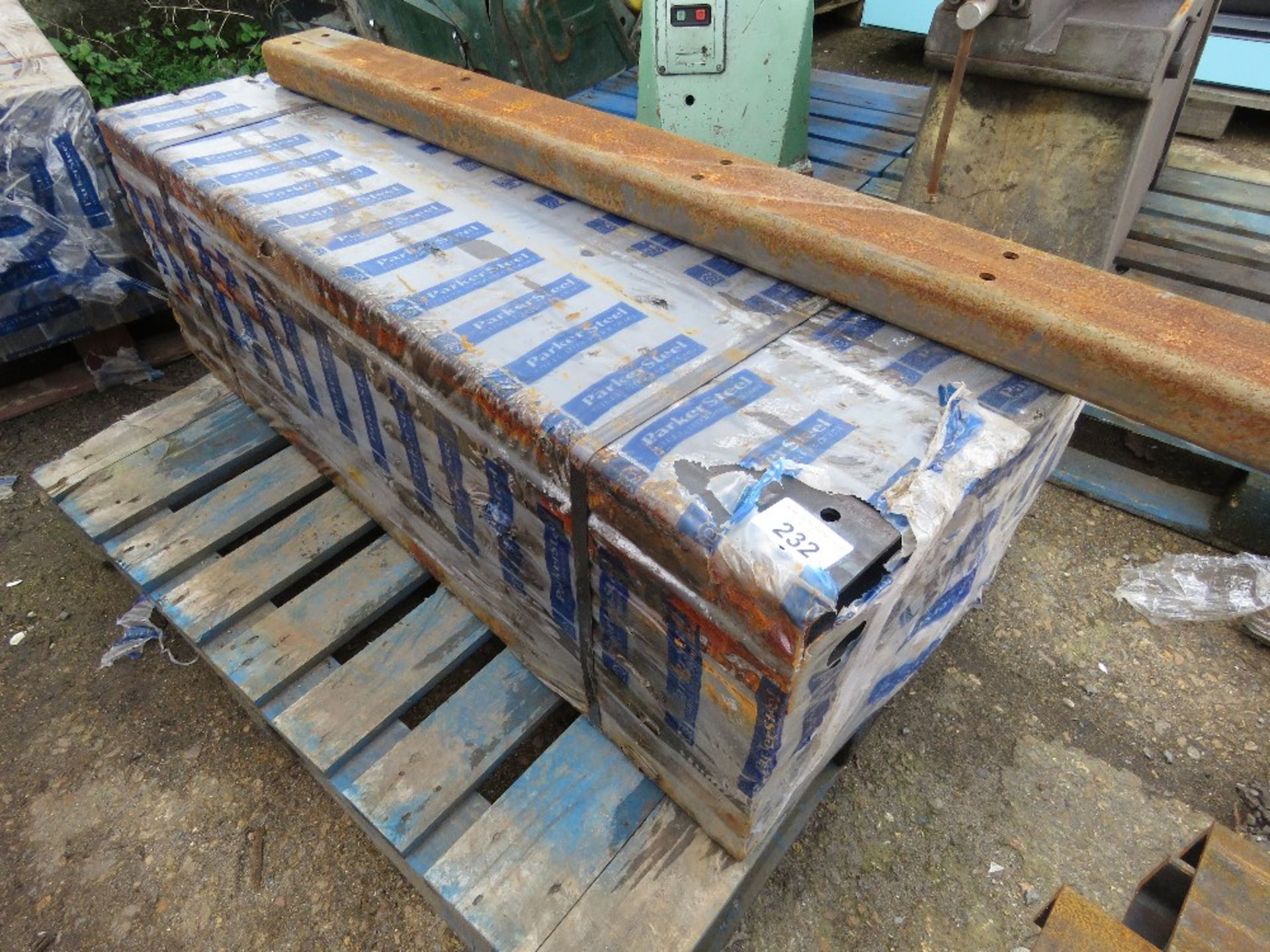 PACK OF STEEL BOX SECTION TUBING 1.27M LENGTH X 120MM X 60MM X 5.0MM. 29NO IN TOTAL. UNUSED, CANCELL