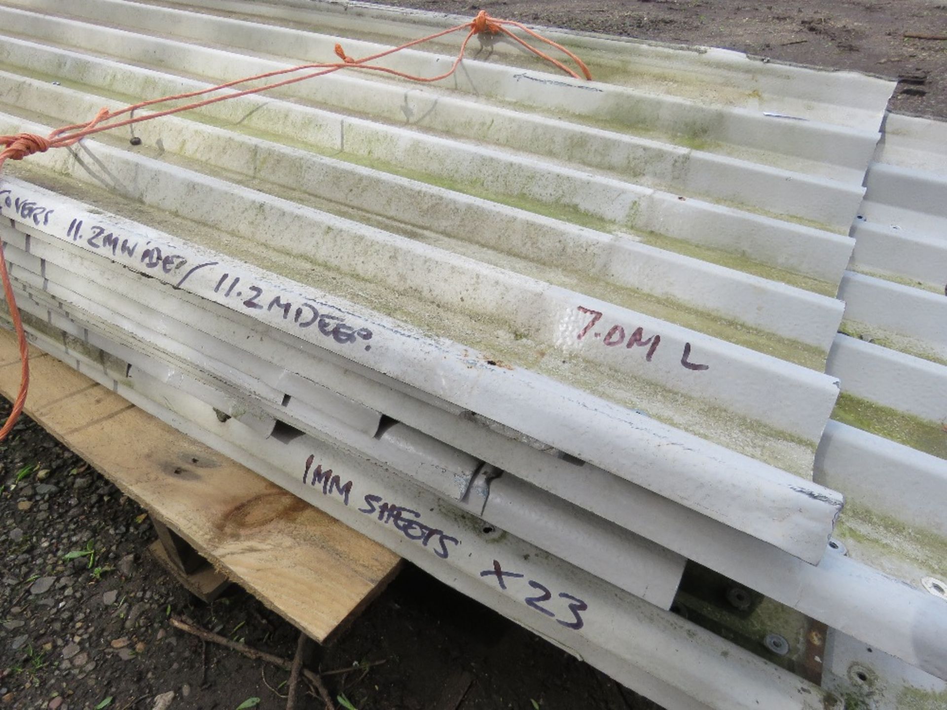 STACK OF PRE USED BOX PROFILE ROOF SHEETS. 0.97M WIDTH APPROX. LENGTHS UP TO 7M. - Image 4 of 6