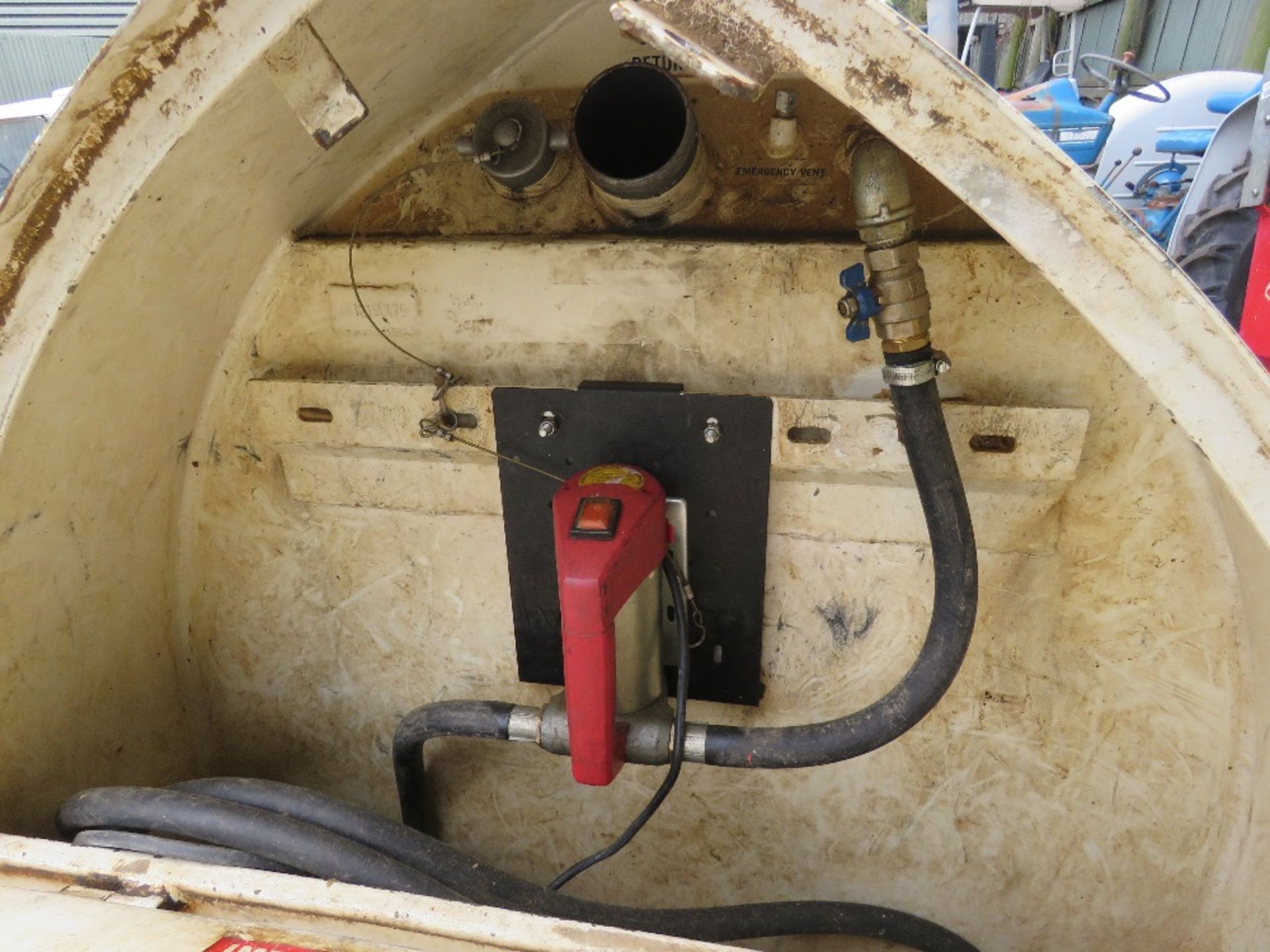 WESTERN ABBI TOWED FUEL BOWSER, 990 LITRE CAPACITY, YEAR 2020 BUILD. RING HITCH. 12VOLT ELECTRIC TRA - Image 5 of 7