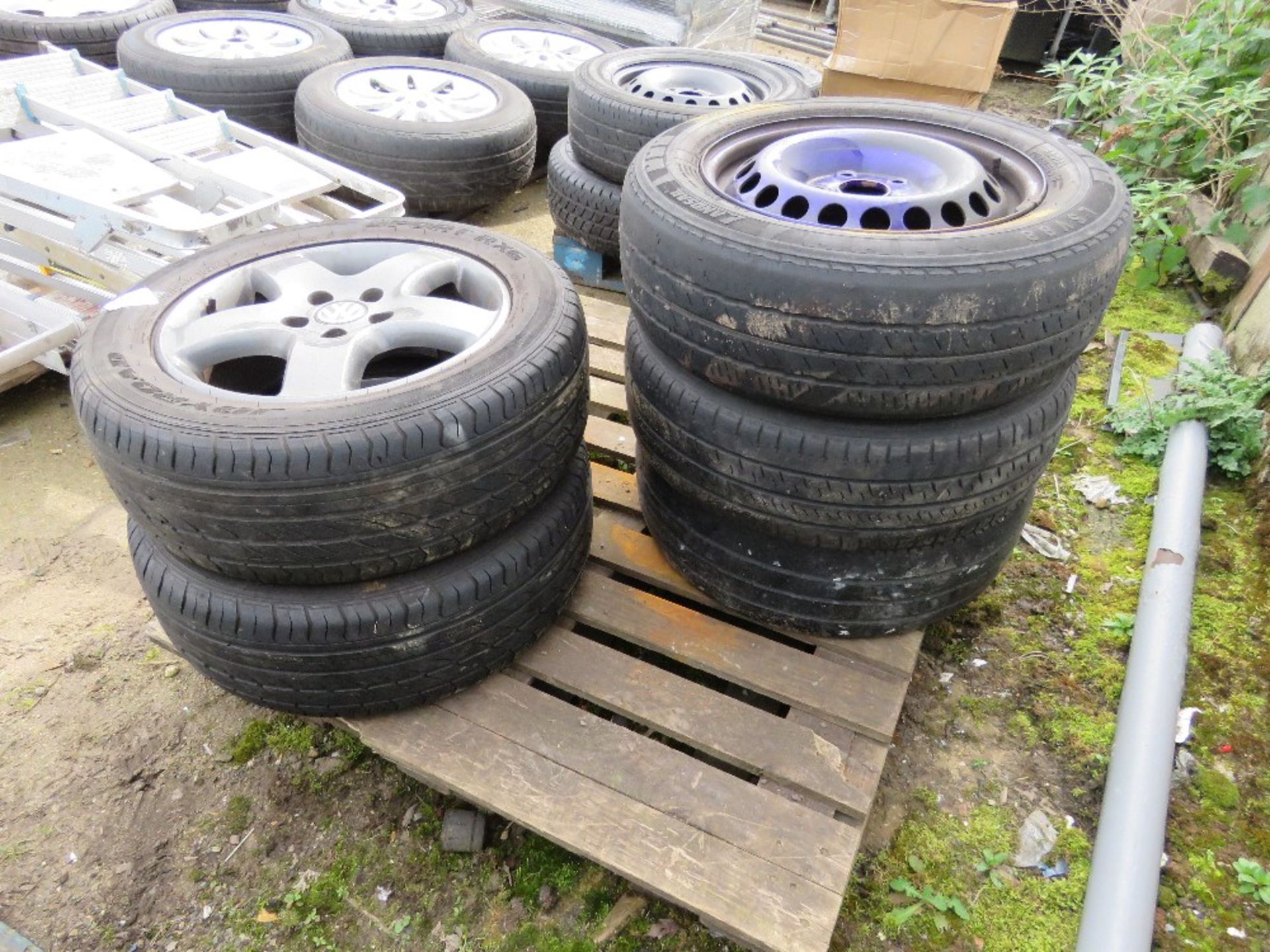 5NO ASSORTED VW WHEELS AND TYRES.