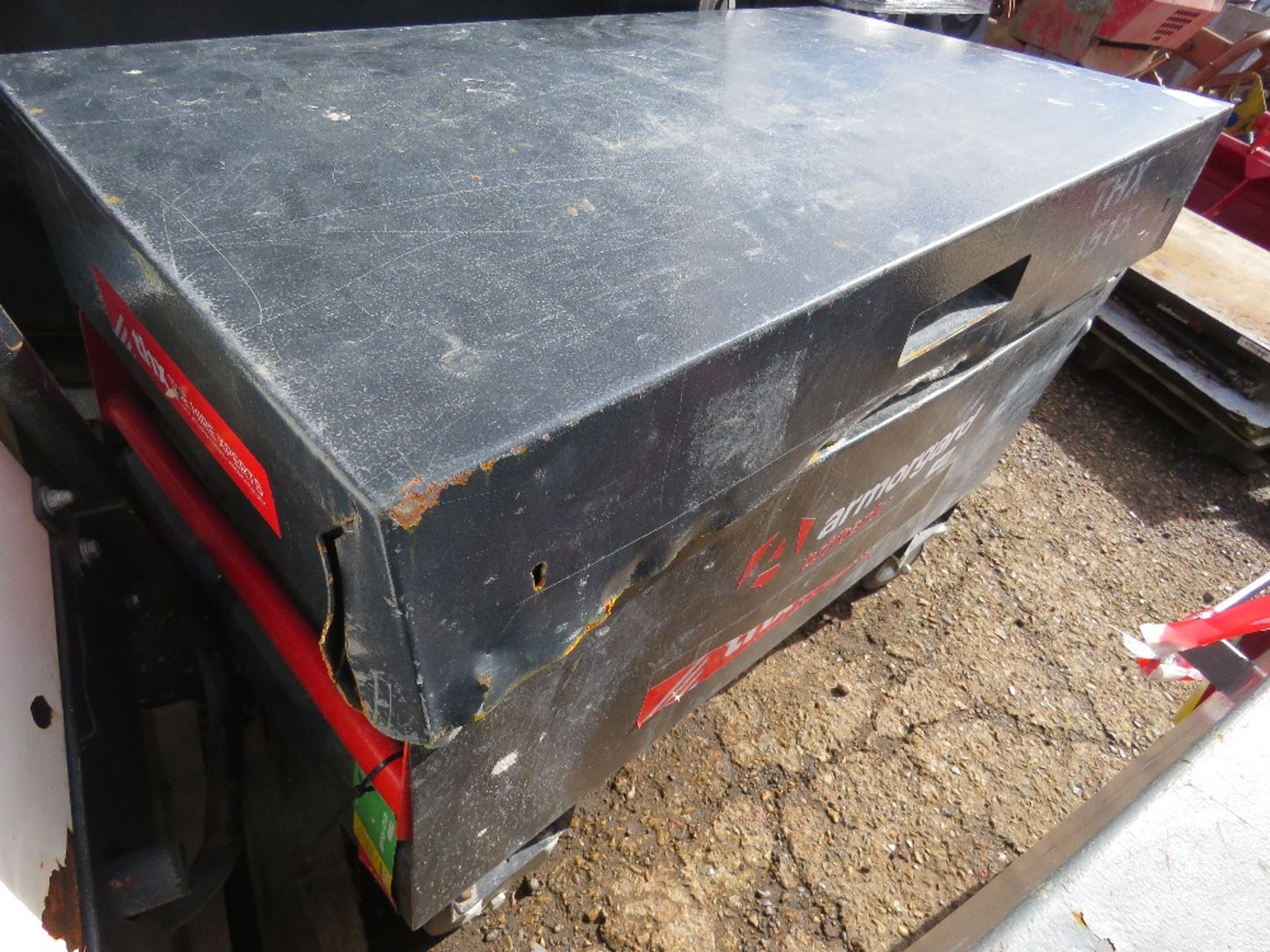 ARMORGARD TOOL BOX UNLOCKED, NO KEY. THX14515 - Image 4 of 4