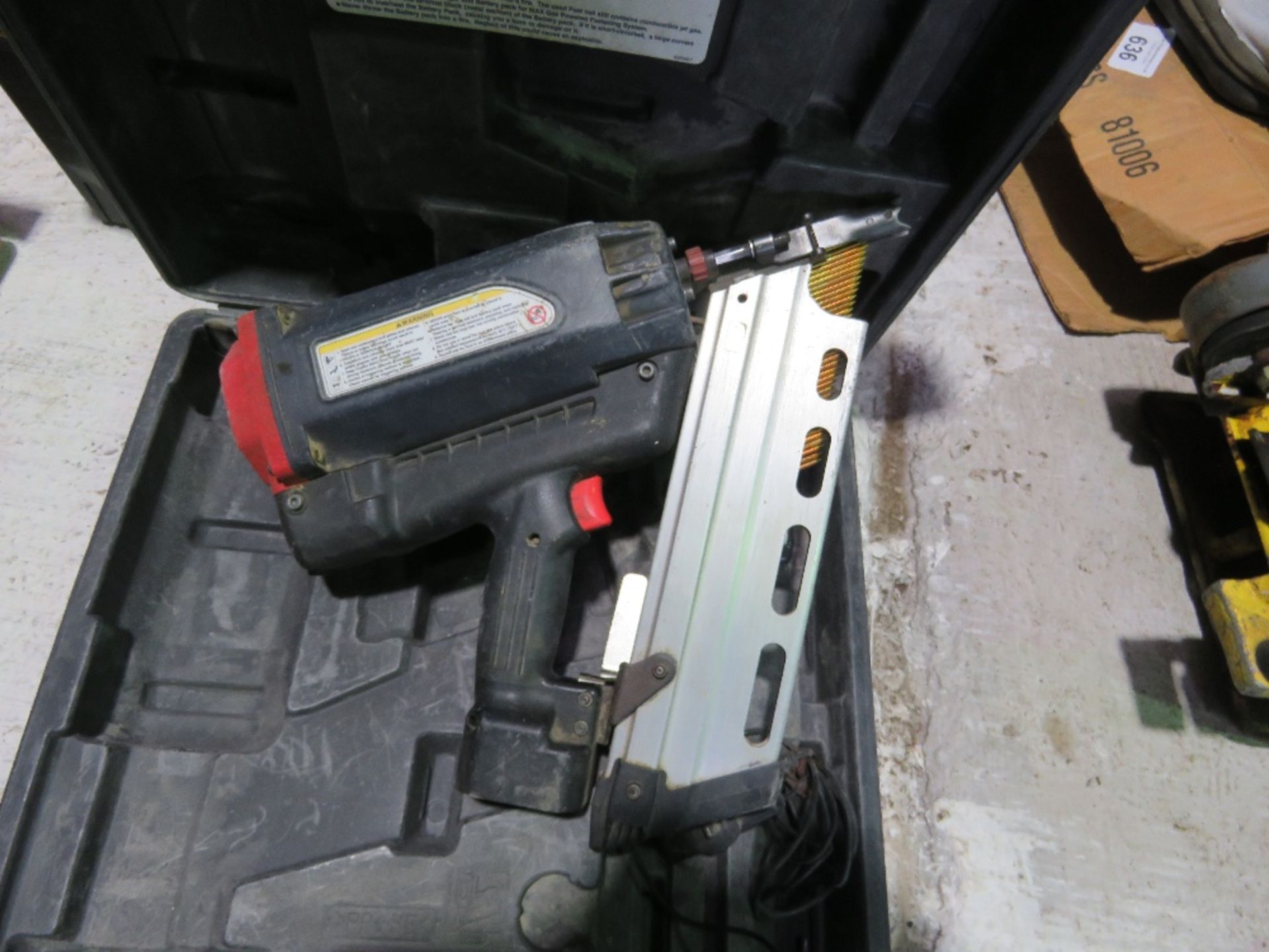 MAXPOWER NAIL GUN IN A CASE. ....THIS LOT IS SOLD UNDER THE AUCTIONEERS MARGIN SCHEME, THEREFORE NO - Bild 2 aus 3