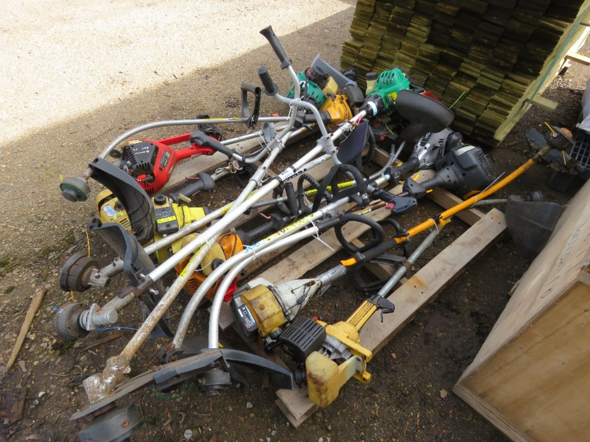 12NO ASSORTED PETROL ENGINED STRIMMERS. - Image 4 of 4
