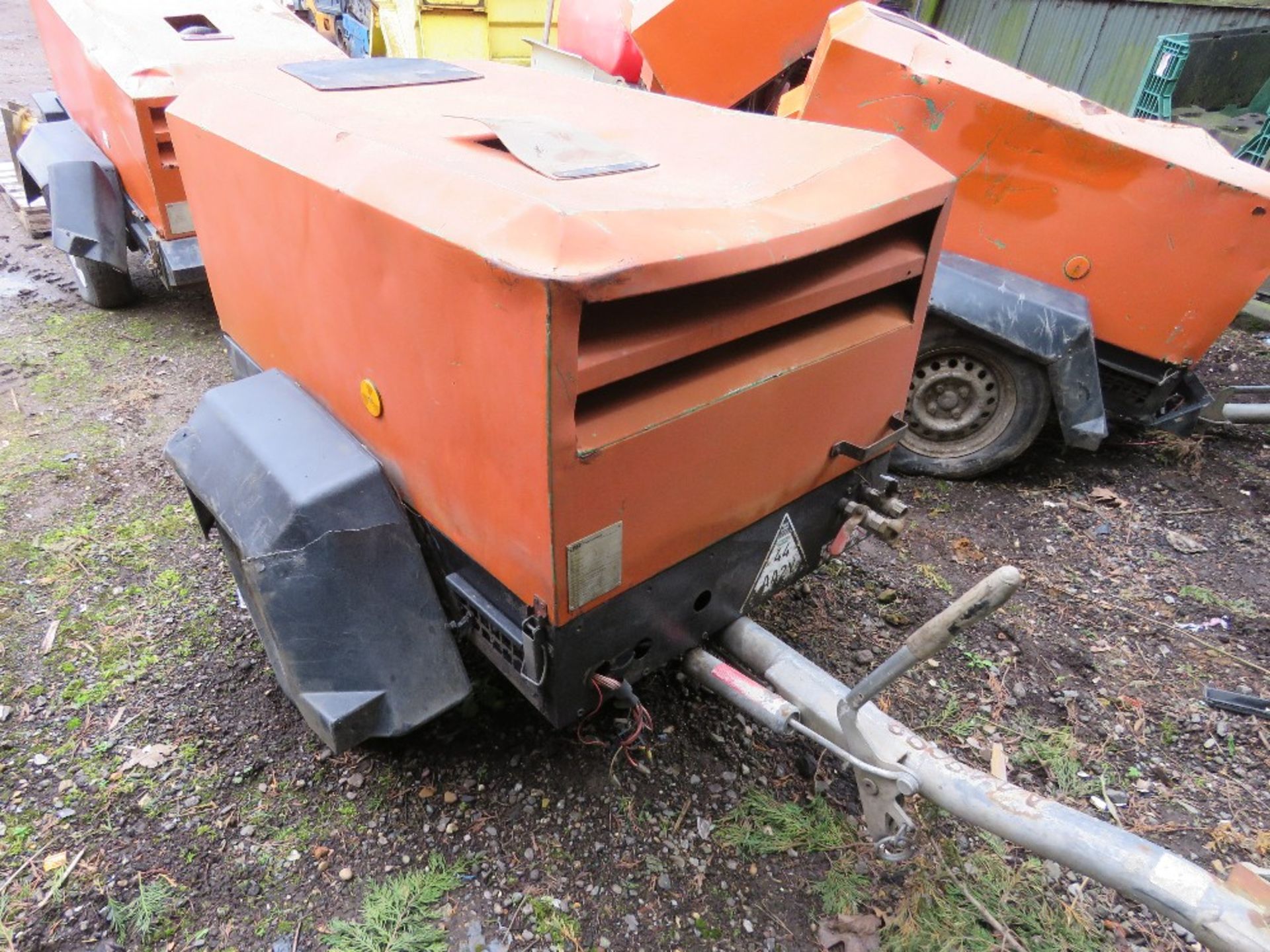 INGERSOLL RAND 720 TOWED ROAD COMPRESSOR. KUBOTA ENGINE. BEEN IN LONG TERM STORAGE, UNTESTED, CONDIT - Image 4 of 8