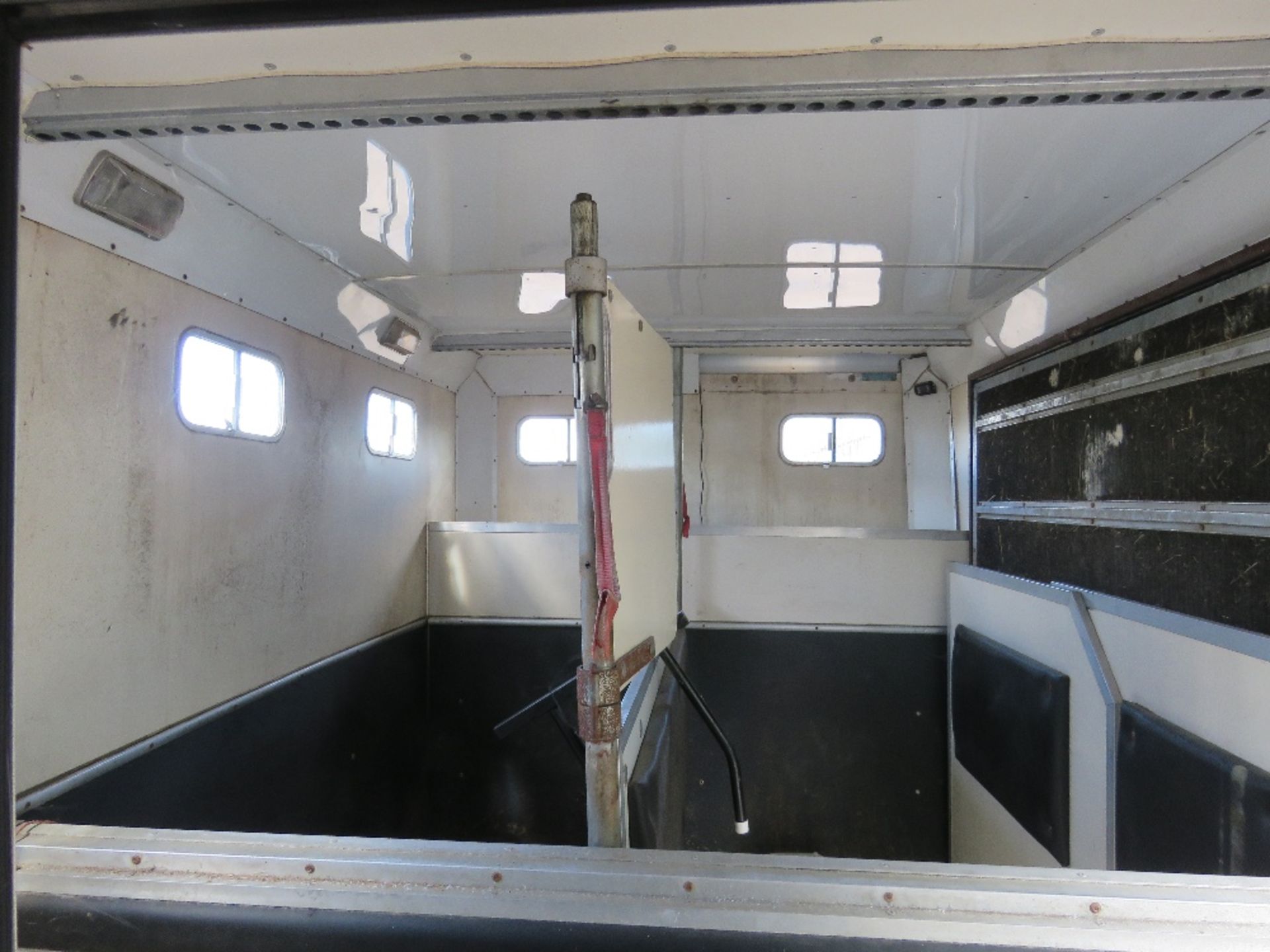MITSUBISHI CANTER HORSE BOX LORRY REG:GK09 OXG. V5 AND PLATING CERTIFICATE IN OFFICE. MOT EXPIRED. - Bild 16 aus 24