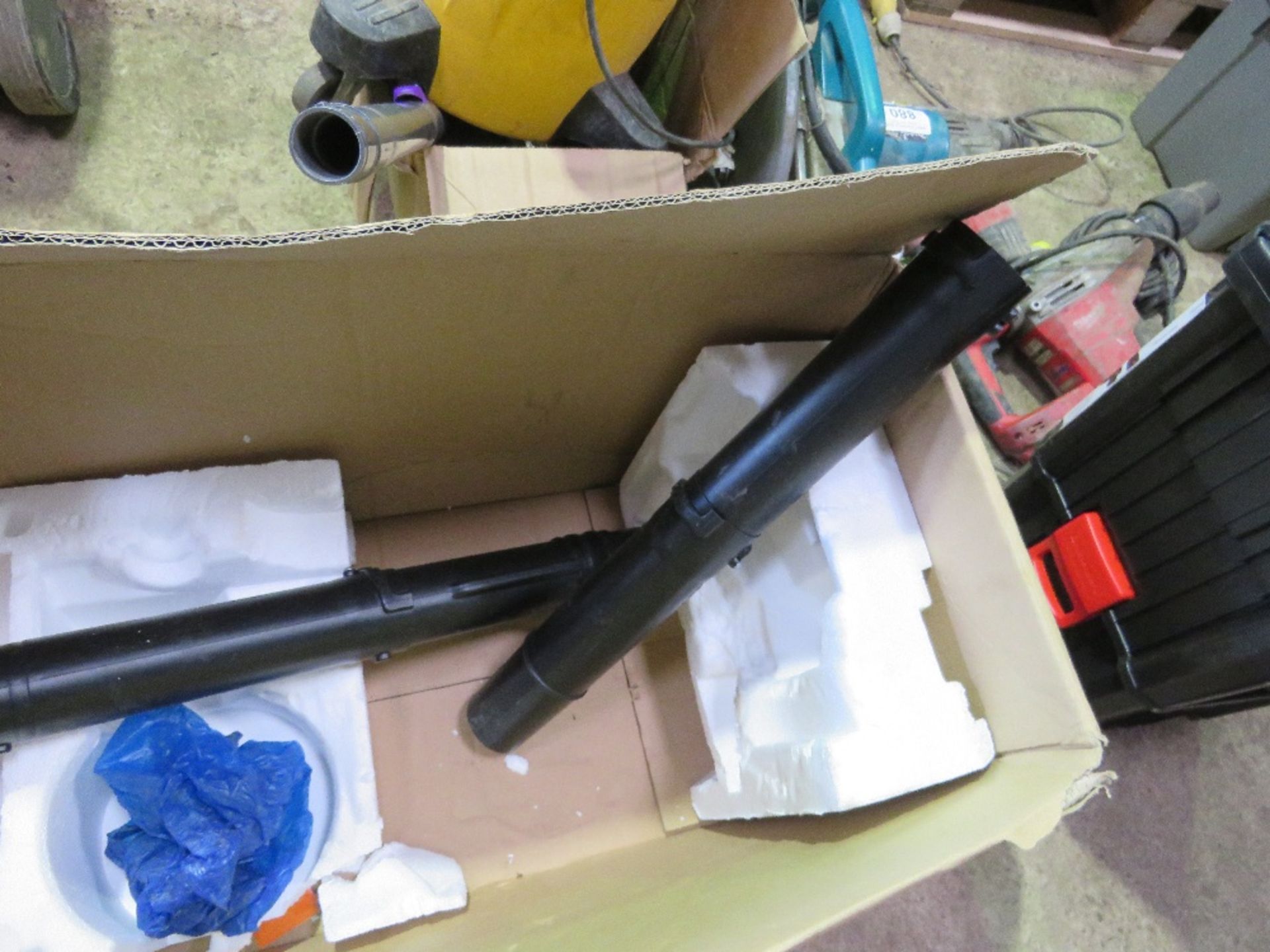 PETROL ENGINED BACKPACK BLOWER IN A BOX. - Image 5 of 7