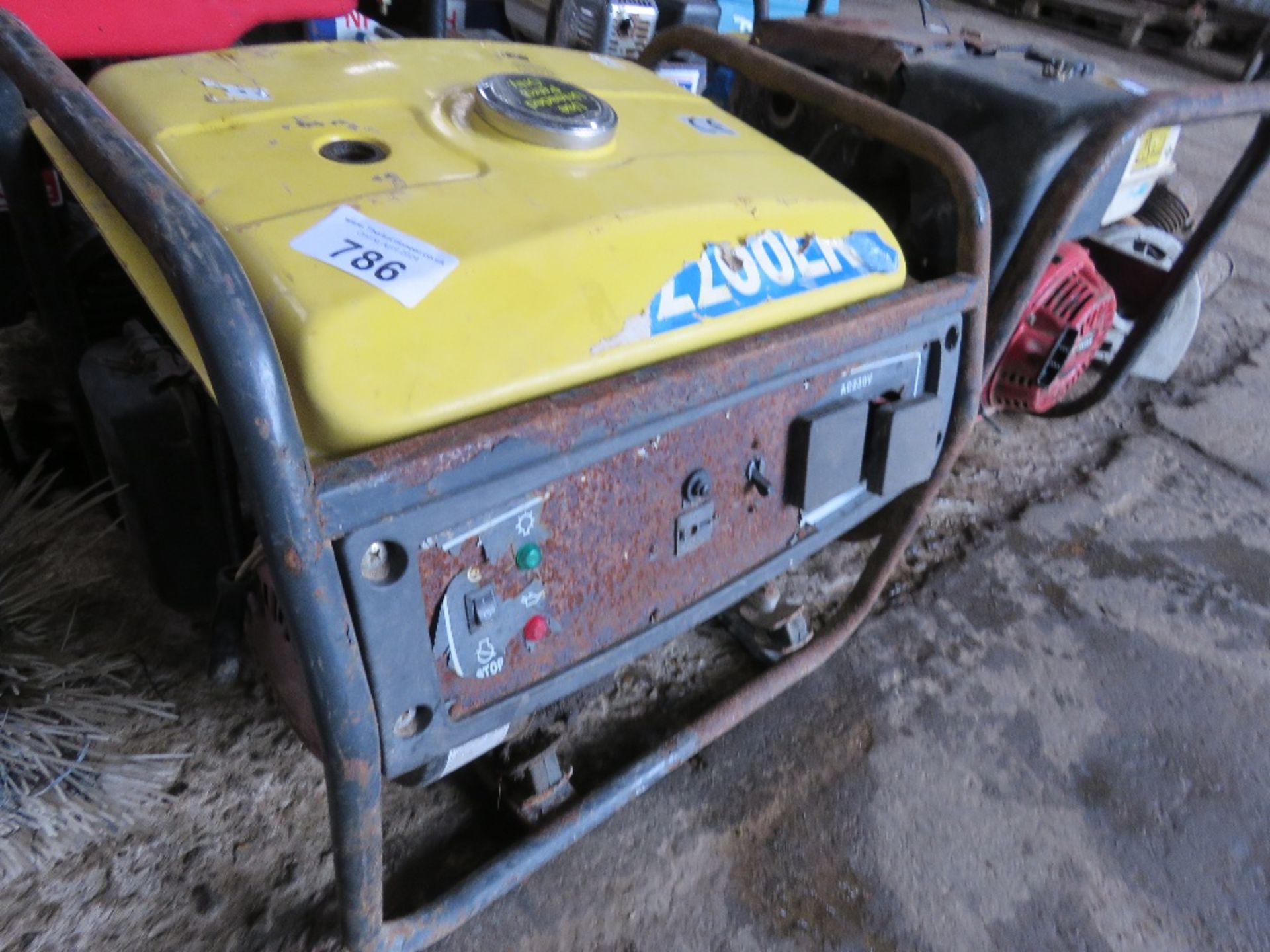 WOLF DUAL VOLTAGE PETROL ENGINED GENERATOR.