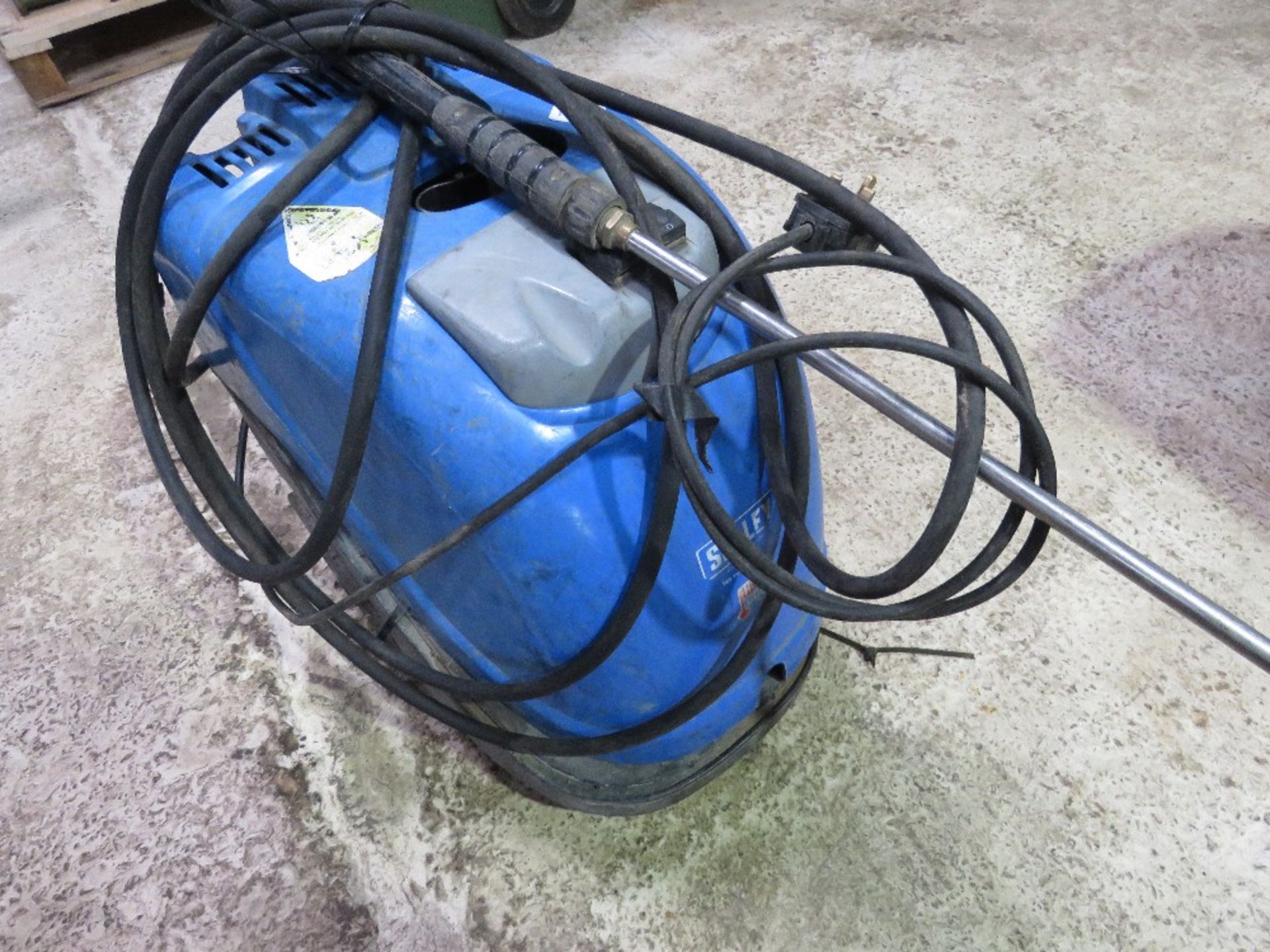 PRESSURE WASHER, 240VOLT POWERED. - Image 2 of 5