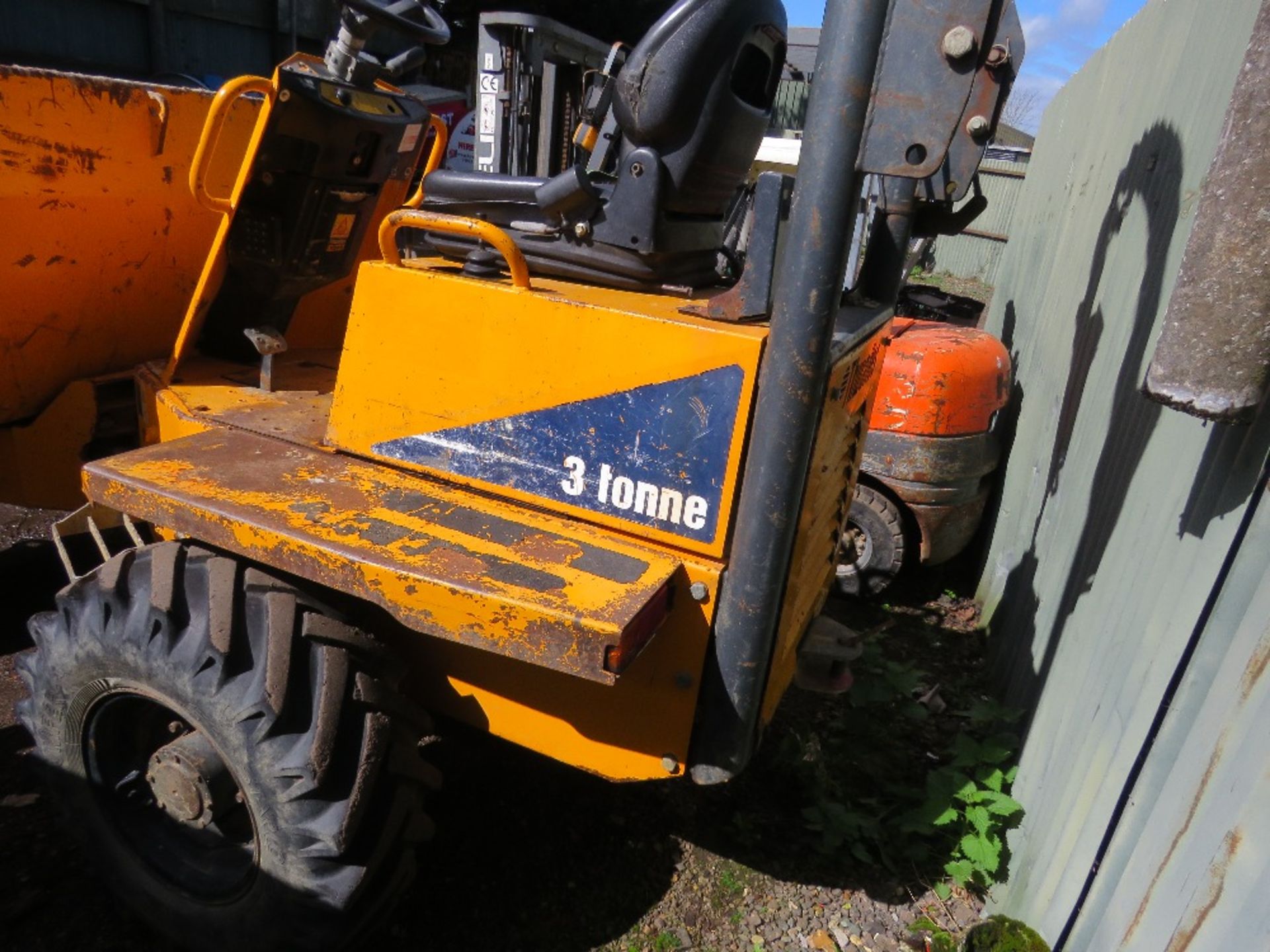 THWAITES 3 TONNE SITE DUMPER YEAR 2012 BUILD. 2484 REC HOURS. SN:SLCM570Z1206C1578. DIRECT FROM LOC - Bild 4 aus 12