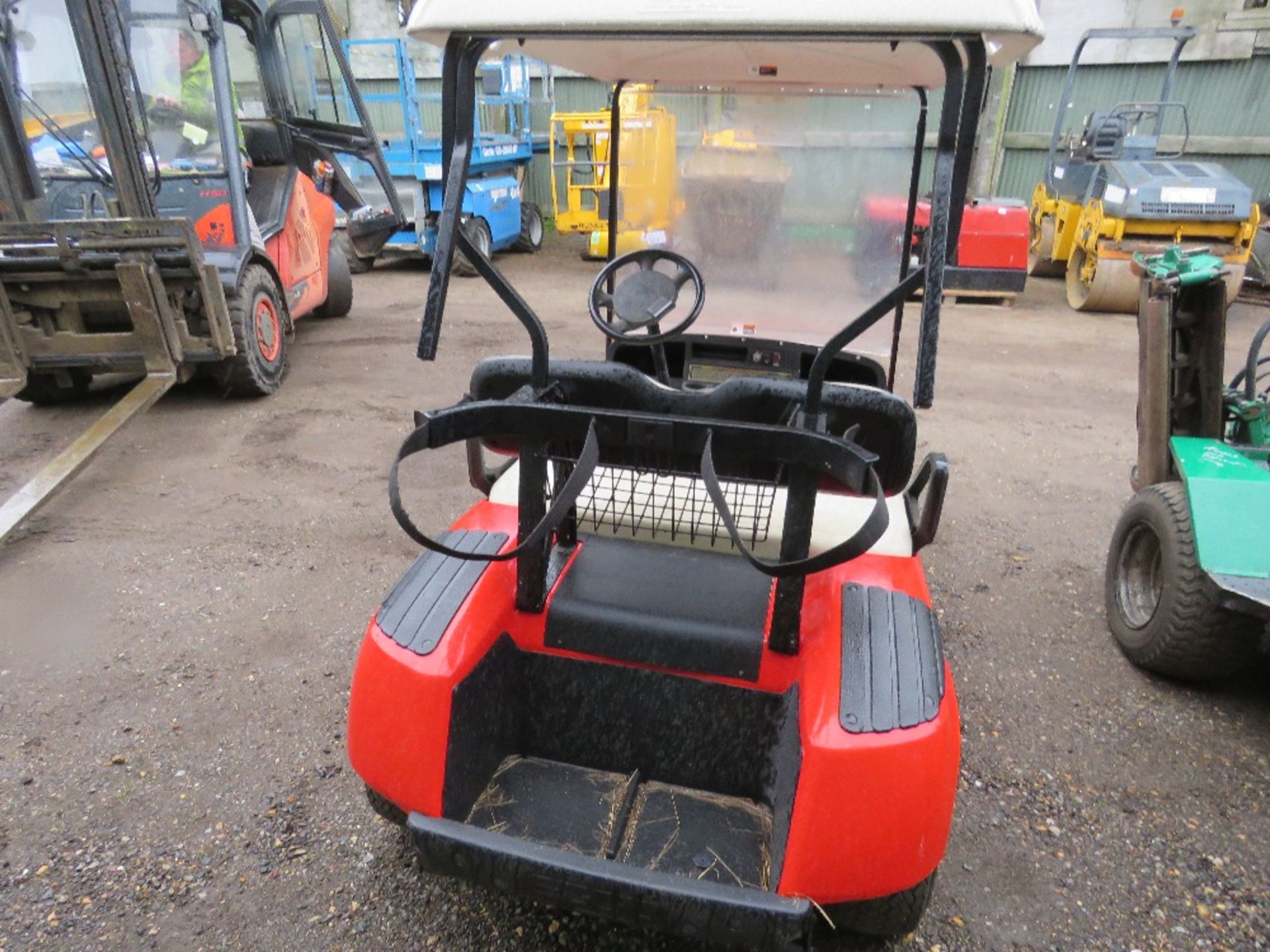 EZGO BATTERY POWERED GOLF BUGGY WITH CAHRGER AND KEY (NOT CHARGED...UNTESTED)....THIS LOT IS SOLD UN - Image 6 of 8