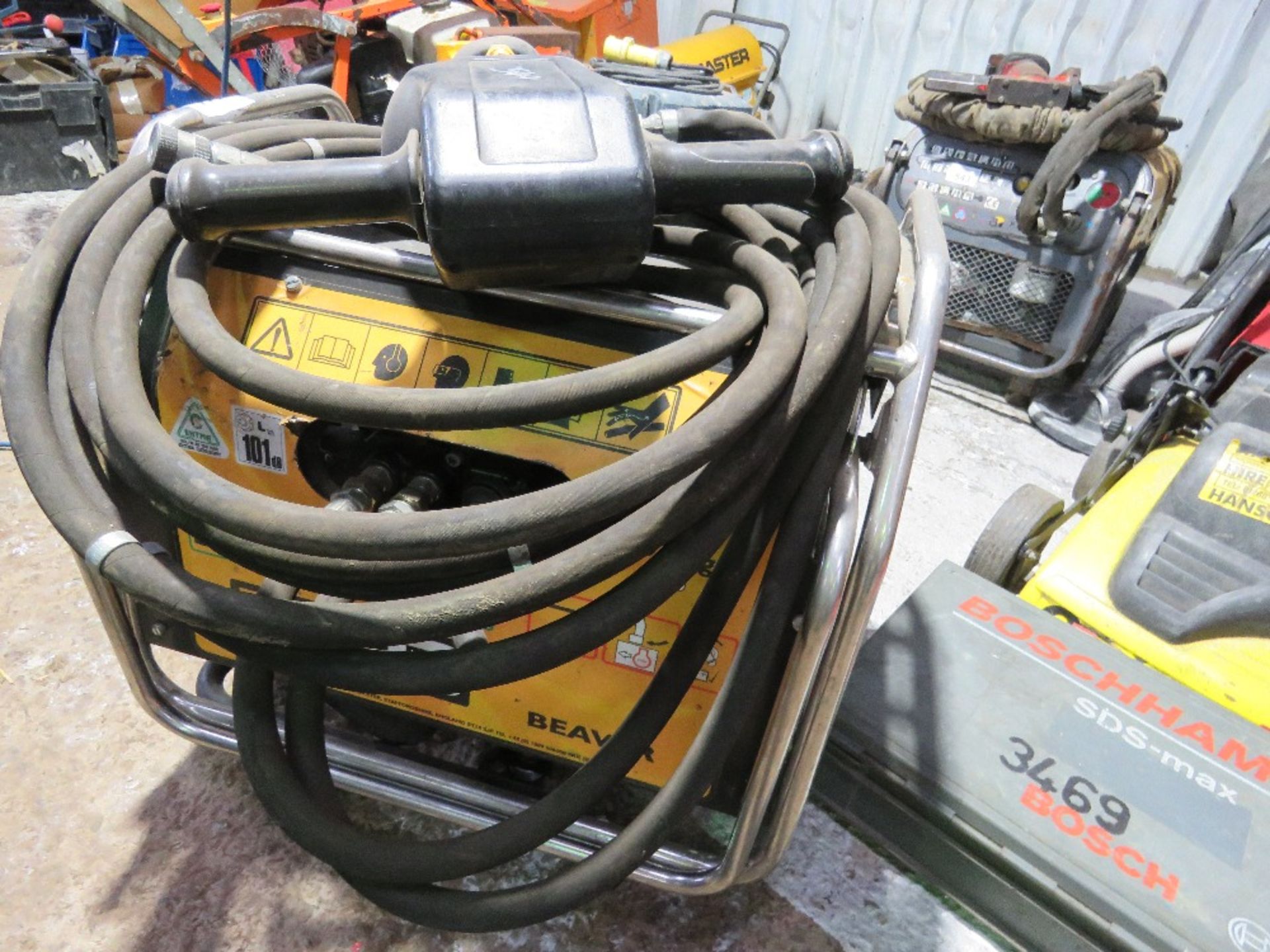 JCB BEAVER HEAVY DUTY DIESEL ENGINED HYDRAULIC BREAKER PACK WITH HOSE AND GUN. WHNE TESTED WAS SEEN - Image 2 of 3