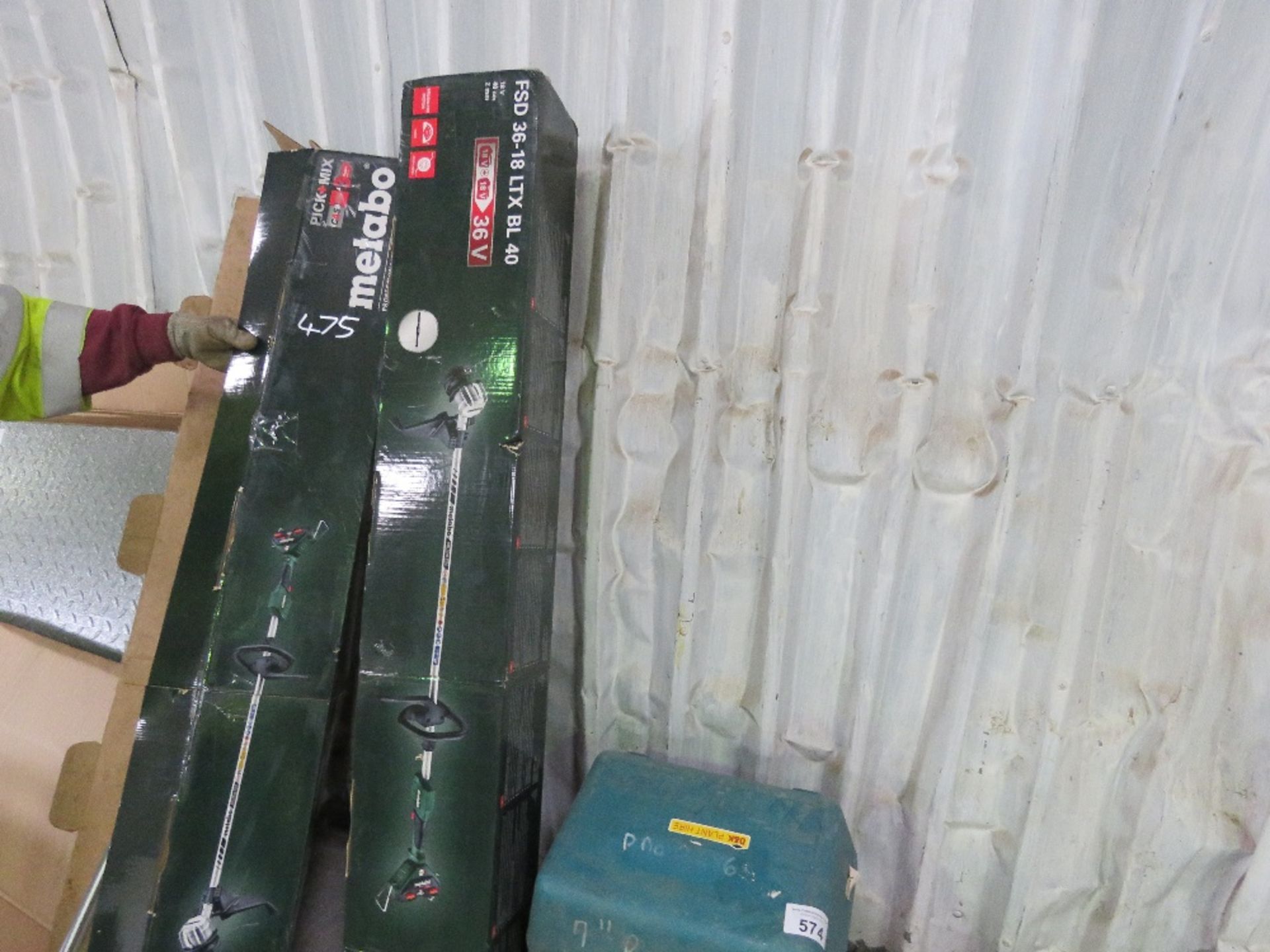 2 X METABO STRAIGHT SHAFT HD 36VOLT BATTERY BRUSH CUTTERS/STRIMMERS, NO BATTERIES, UNUSED. THIS L - Image 4 of 6