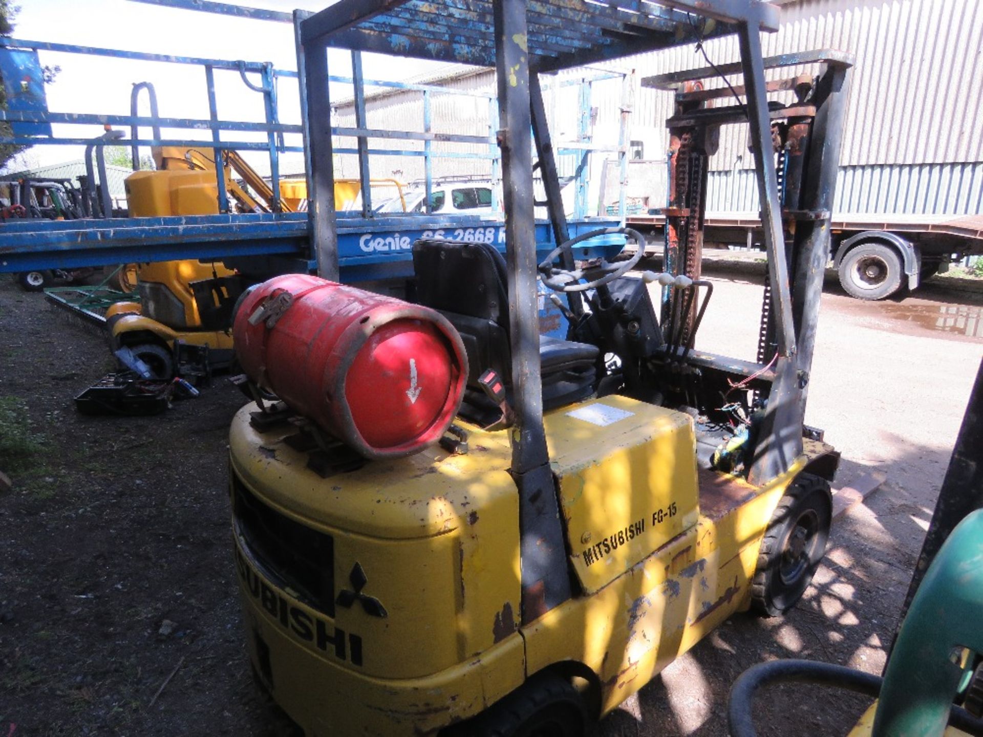 MITSUBISHI FG15 GAS POWERED FORKLIFT. WHEN TESTED WAS SEEN TO START AND RUN BRIEFLY BUT CUTTING OUT. - Image 5 of 9