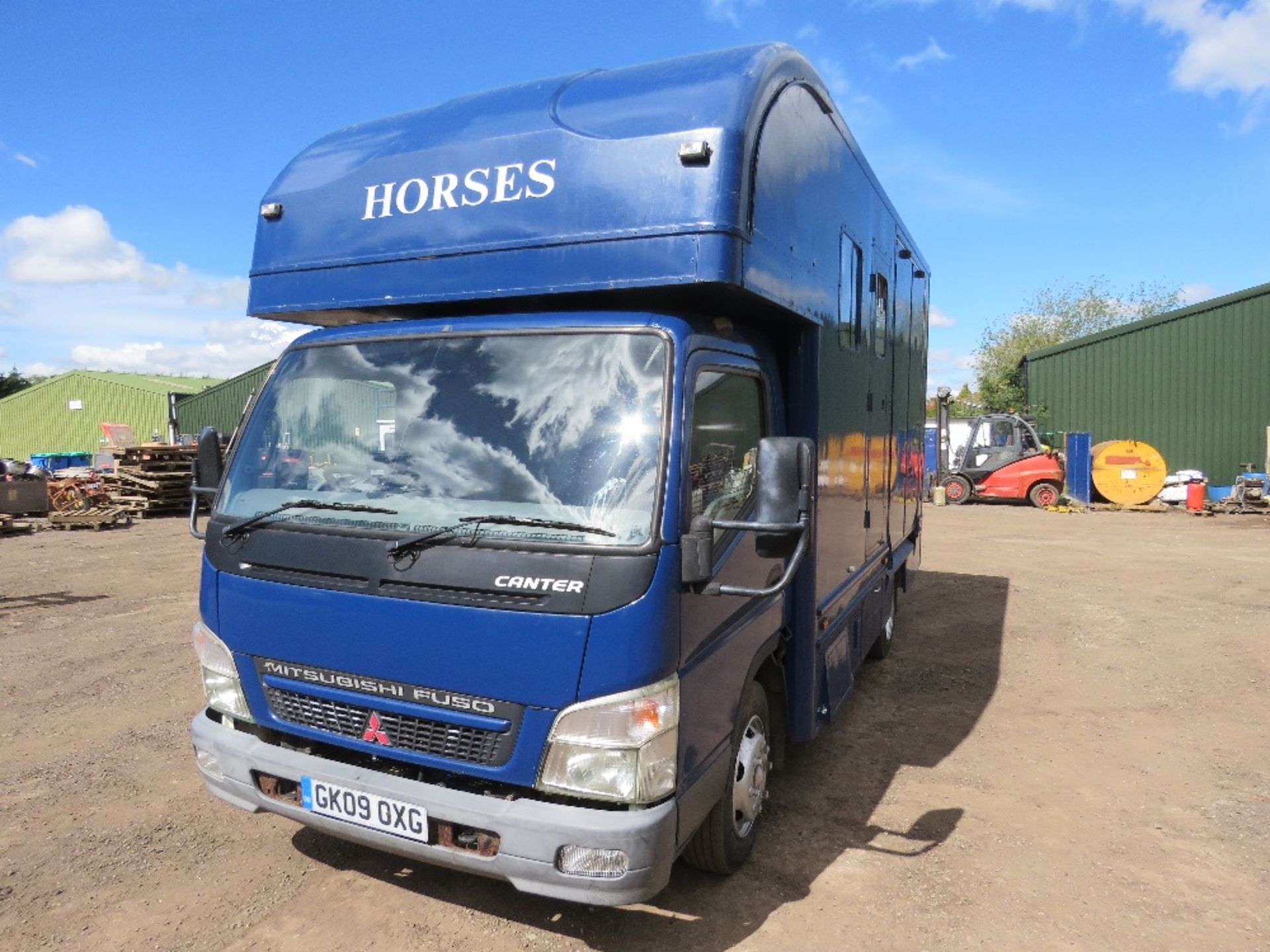 MITSUBISHI CANTER HORSE BOX LORRY REG:GK09 OXG. V5 AND PLATING CERTIFICATE IN OFFICE. MOT EXPIRED. - Image 4 of 24