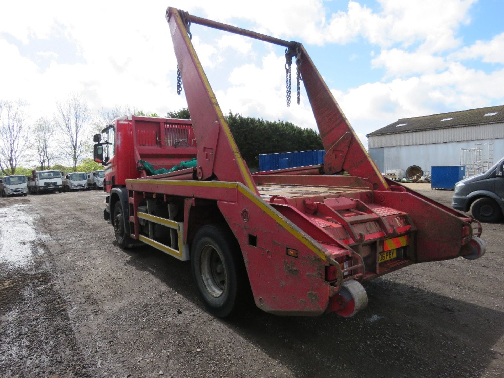 SCANIA P230 4X2 CHAIN LIFT SKIP LORRY YEAR 2006. MANUAL GEARBOX. 18 TONNE RATED, - Image 7 of 18