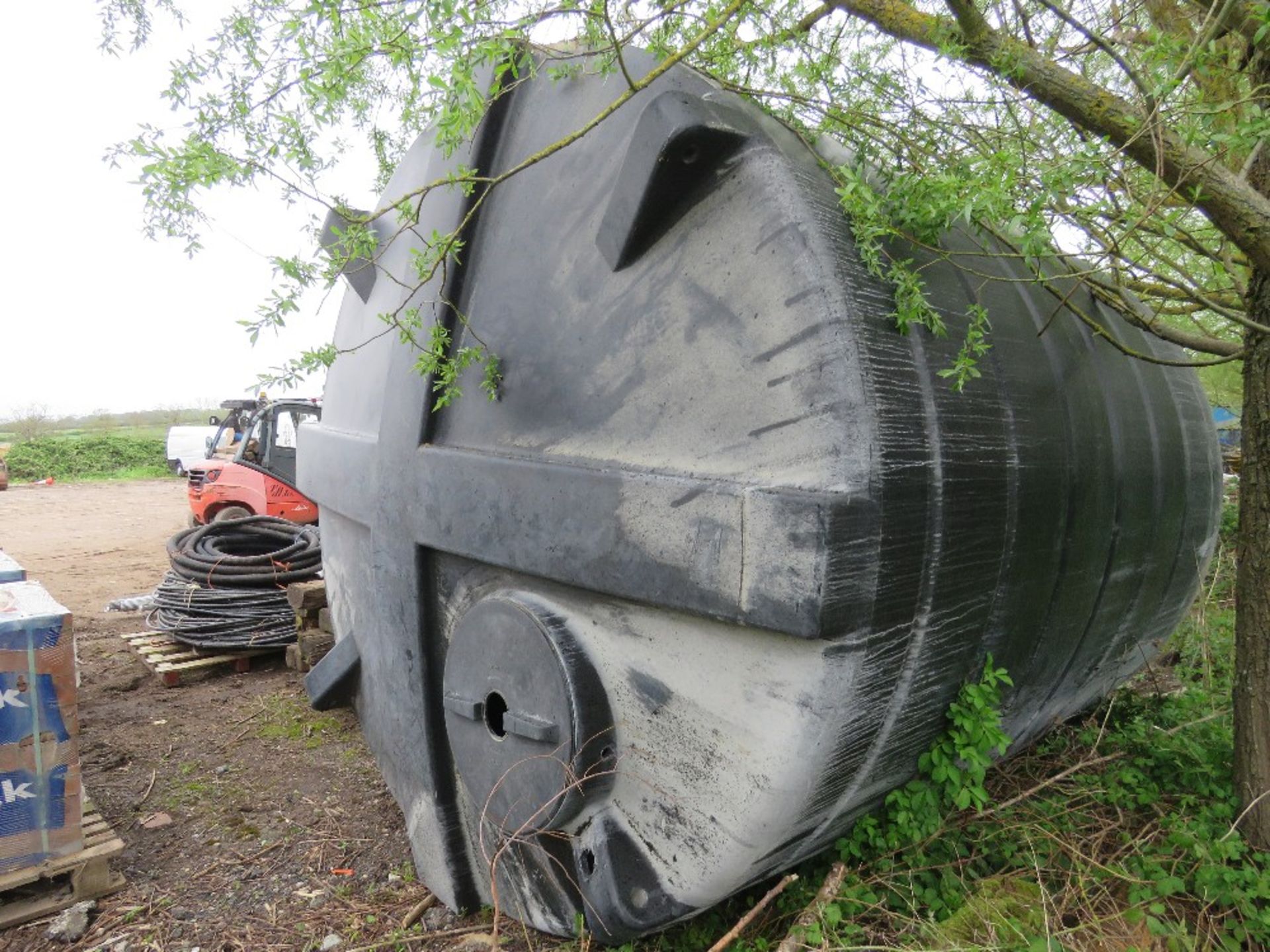 EXTRA LARGE WATER STORAGE TANK 10FT HEIGHT X 9FT DIAMETER APPROX. DAMAGED IN THE MIDDLE AS SHOWN. EX