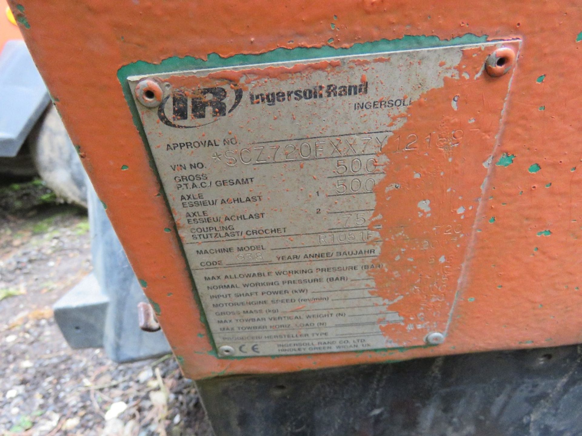 INGERSOLL RAND 720 TOWED ROAD COMPRESSOR. KUBOTA ENGINE. BEEN IN LONG TERM STORAGE, UNTESTED, CONDIT - Image 6 of 10