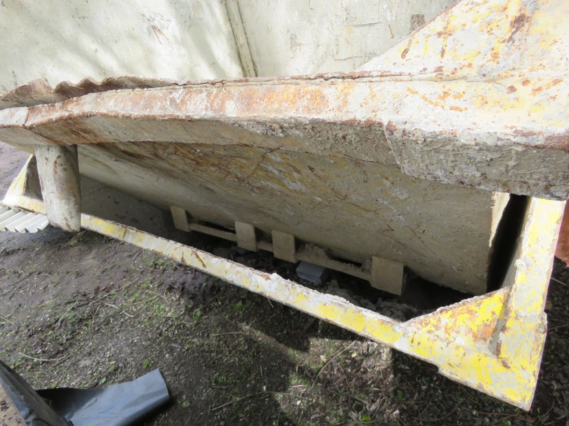 2NO CHAIN LIFT WASTE SKIPS, 8 YARD CAPACITY APPROX. SOURCED FROM COMPANY LIQUIDATION. - Image 7 of 7