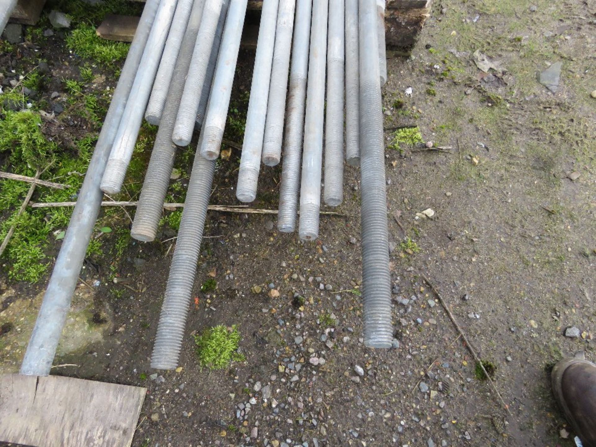 PALLET CONTAINING HEAVY DUTY GALVANISED STEEL RODS 4FT - 10FT APPROX.....THIS LOT IS SOLD UNDER THE - Image 5 of 5