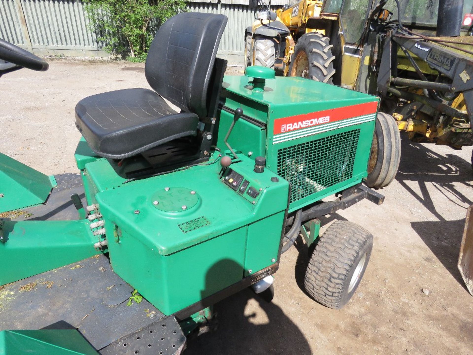 ransomes 213 triple ride on mower with kubota engine. PART EXCHANGE MACHINE, STOP SOLENOID ISSUE, UN - Image 4 of 15