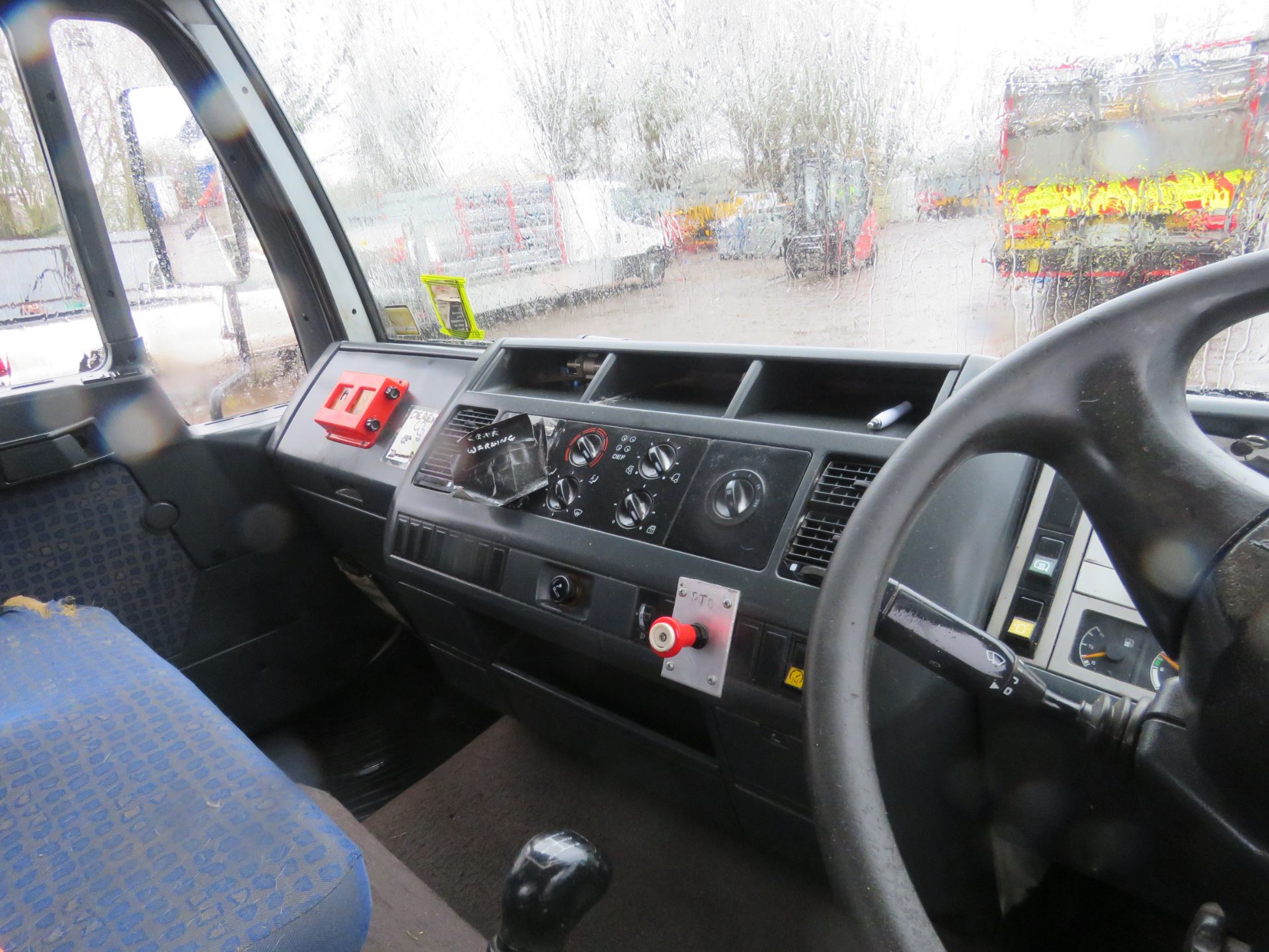 MAN 7.5TONNE DROP SIDE FLAT LORRY REG:WX54 VYD. WITH PALFINGER PEU7001 REAR MOUNTED CRANE. V5 DOCUME - Image 12 of 15