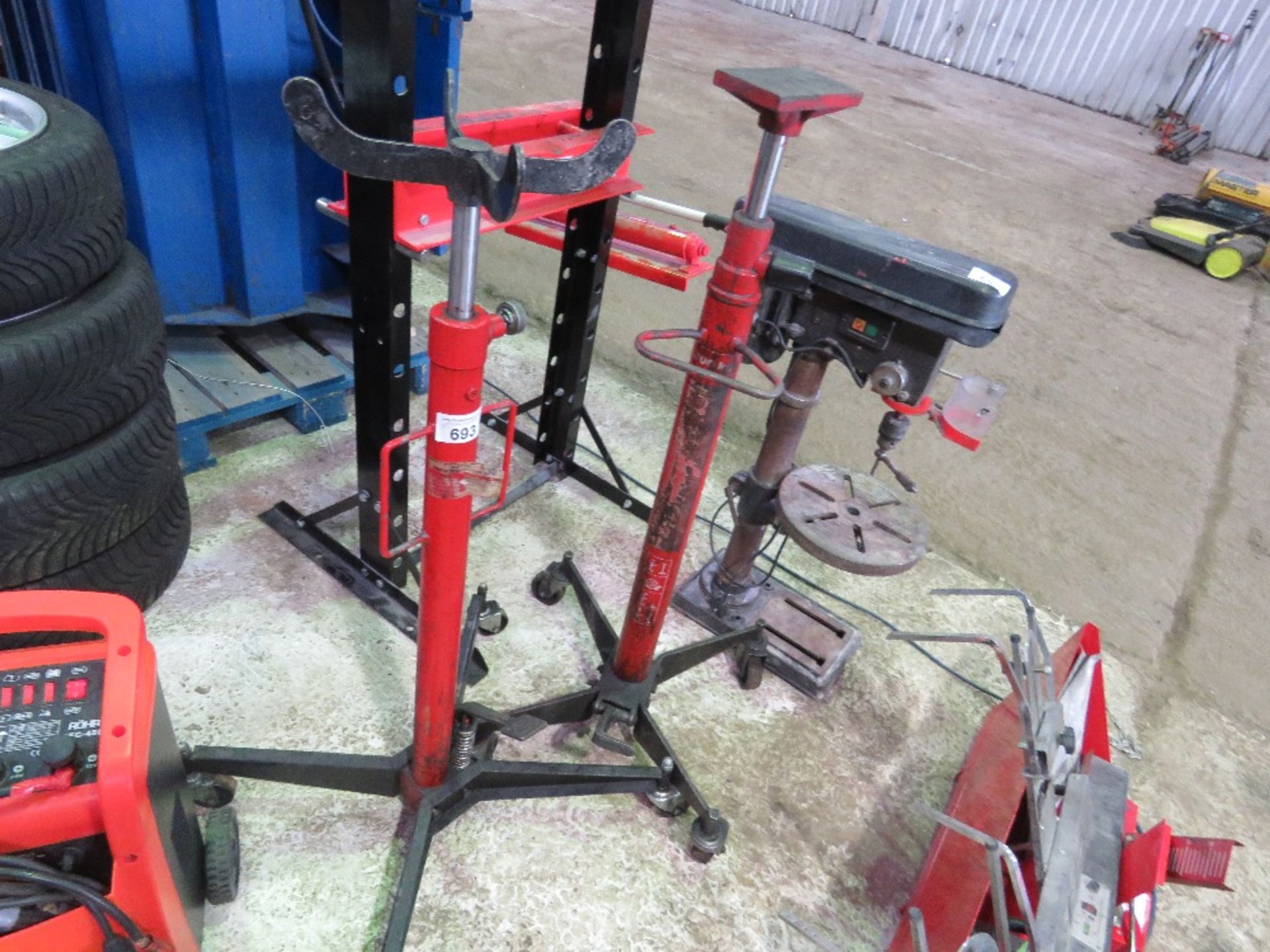 2 X HYDRAULIC FOOT OPERATED TRANSMISSION JACKS. SOURCED FROM GARAGE COMPANY LIQUIDATION.