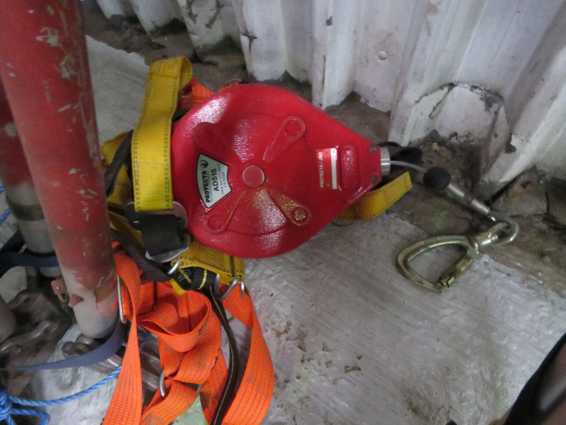MAN RIDING / RECOVERY TRIPOD, HARNESS AND A WINCH UNIT. SOURCED FROM COMPANY LIQUIDATION. THIS - Image 3 of 5