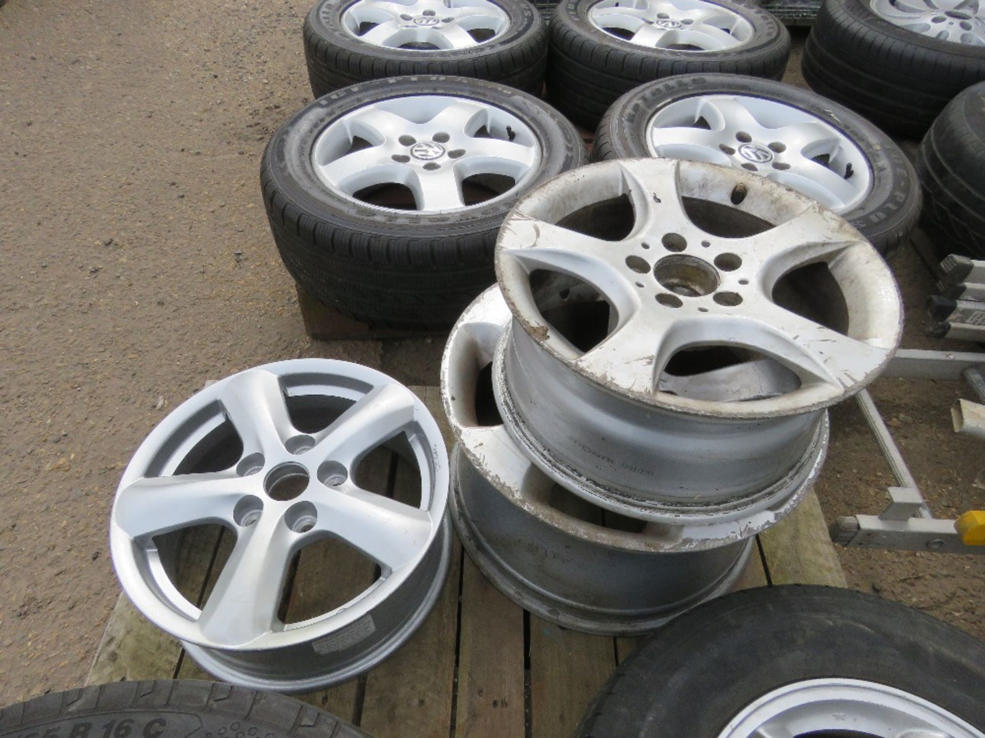 3NO VW ALLOY WHEELS AND TYRES PLUS 3NO RIMS. - Image 4 of 6