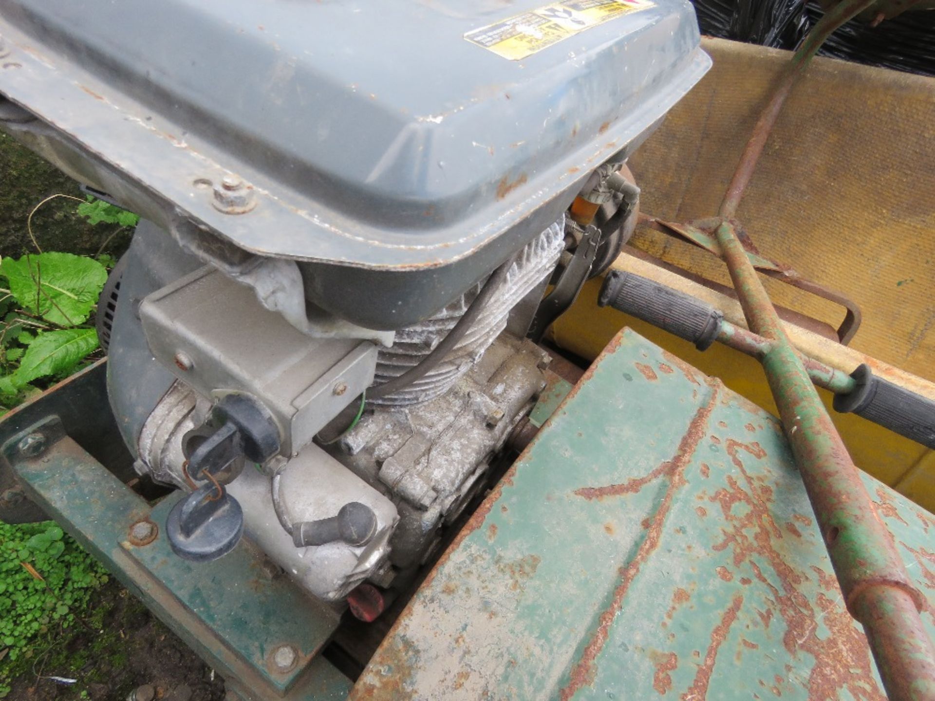 LARGE CYLINDER MOWER WITH SEAT AND COLLECTOR. KUBOTA GS300 ENGINE FITTED. - Image 7 of 7