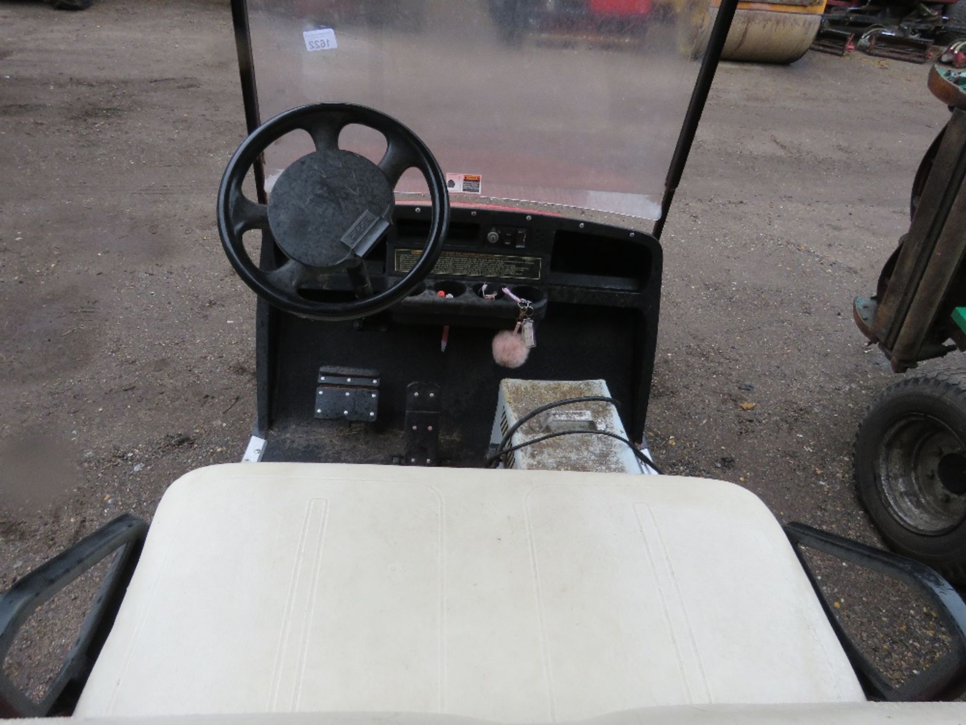 EZGO BATTERY POWERED GOLF BUGGY WITH CAHRGER AND KEY (NOT CHARGED...UNTESTED)....THIS LOT IS SOLD UN - Image 7 of 8
