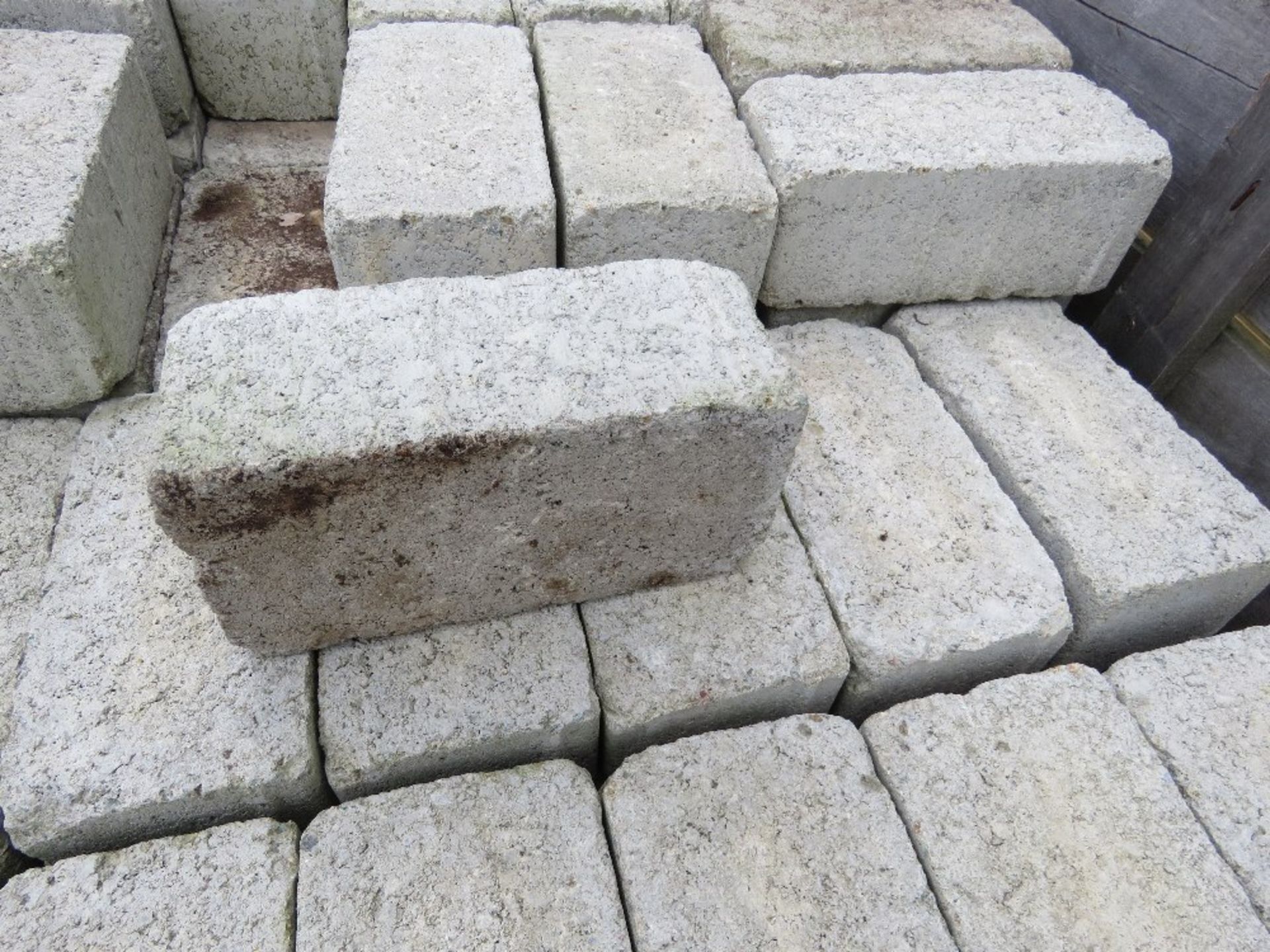 2 X PALLETS OF LIGHT GREY BLOCK PAVERS.....THIS LOT IS SOLD UNDER THE AUCTIONEERS MARGIN SCHEME, THE - Image 10 of 10