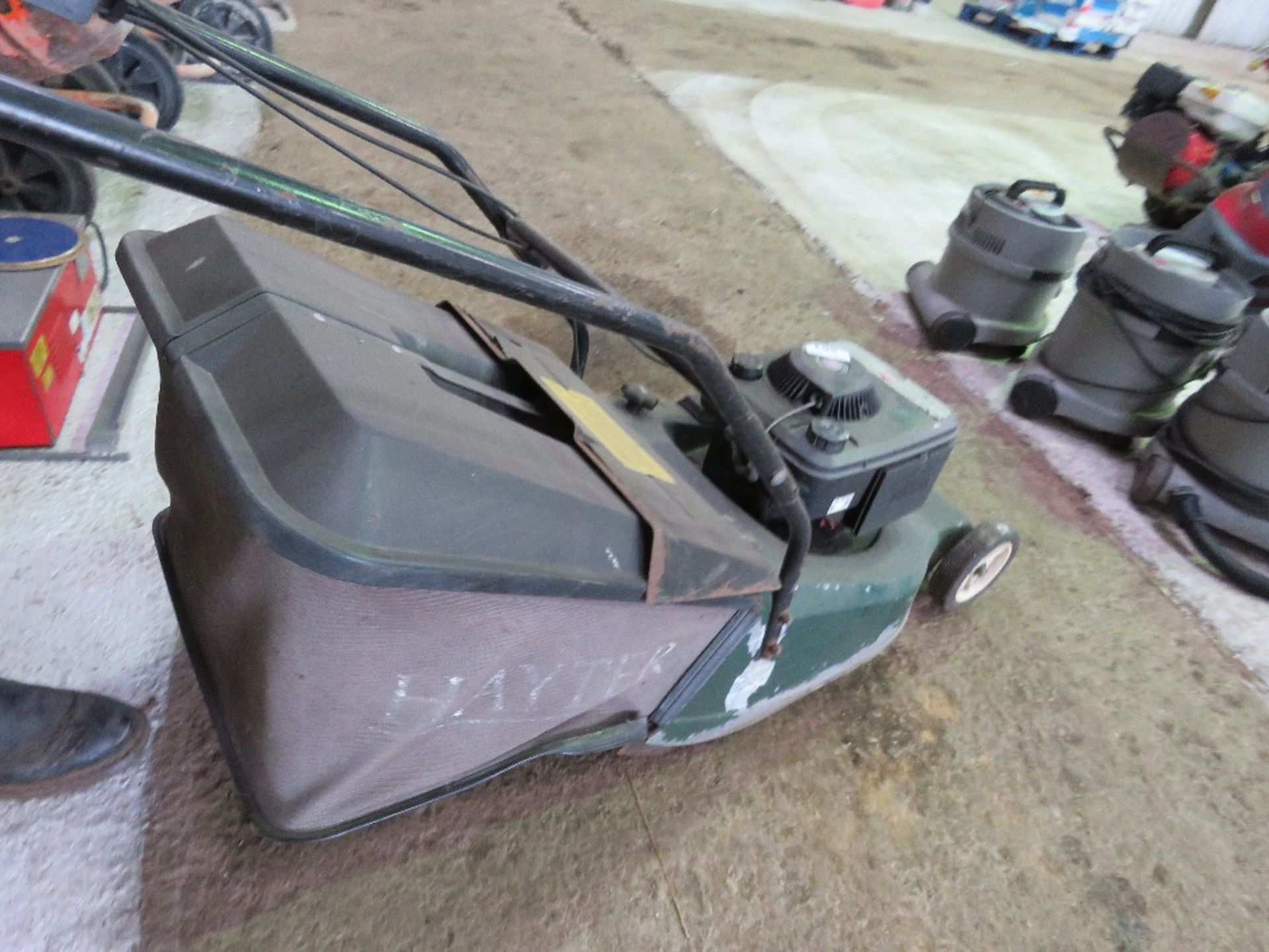 HAYTER HARRIER ROLLER MOWER WITH COLLECTOR. THIS LOT IS SOLD UNDER THE AUCTIONEERS MARGIN SCHEME, - Bild 3 aus 4