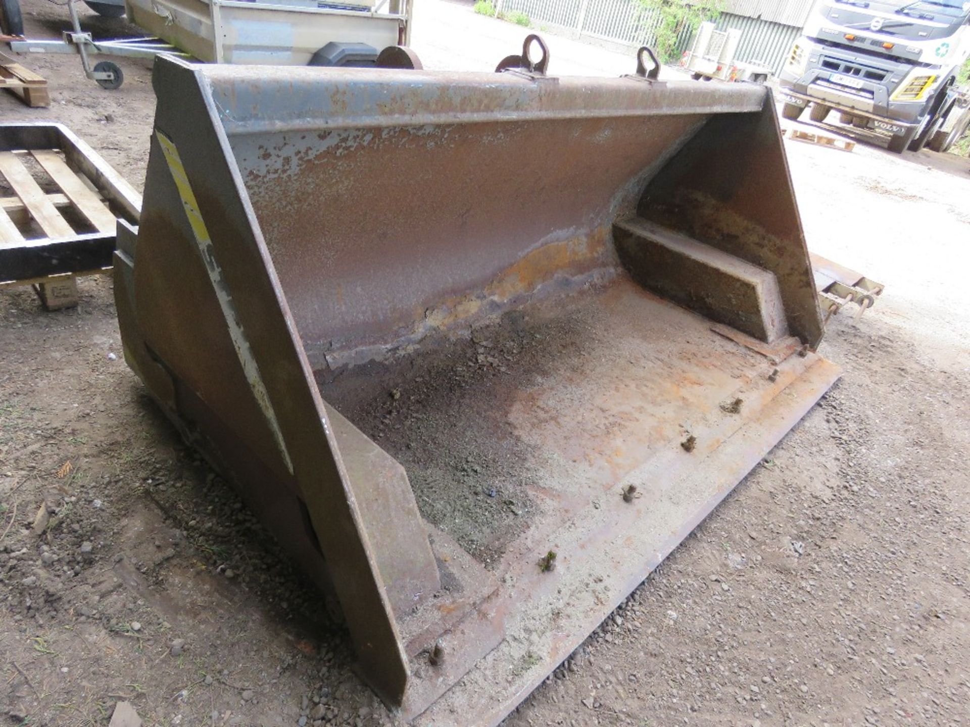 STRIMECH TOE TIP BUCKET, 2.4M WIDTHA PPROX, HEAVY DUTY BRACKETS FITTED. APPEARS LITTLE USED.....THIS - Image 2 of 7