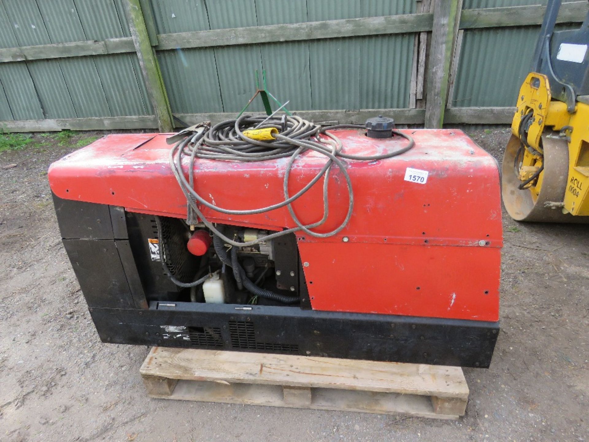 LINCOLN RANGER 305D DIESEL ENGINED WELDER GENERATOR SET WITH LEADS. SOURCED FROM COMPANY LIQUIDATION