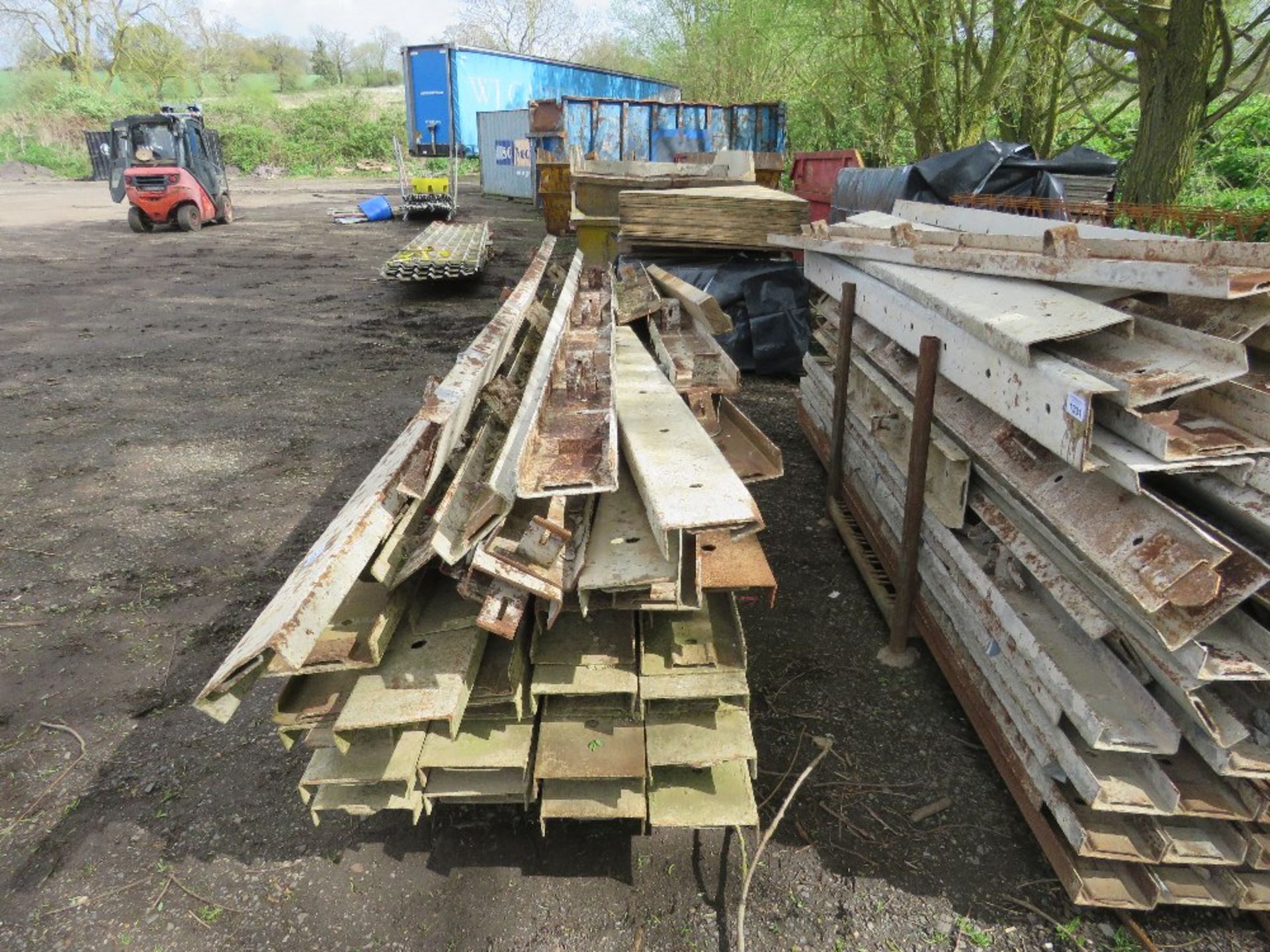 STILLAGE CONTAINING MAINLY 6" CONCRETE ROAD FORMS. SOURCED FROM COMPANY LIQUIDATION. - Image 3 of 5