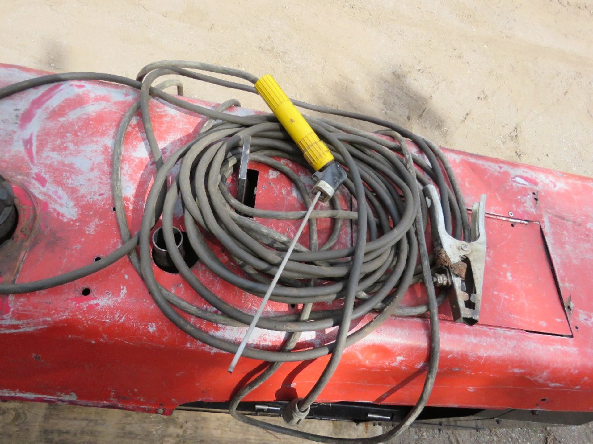 LINCOLN RANGER 305D DIESEL ENGINED WELDER GENERATOR SET WITH LEADS. SOURCED FROM COMPANY LIQUIDATION - Image 5 of 8