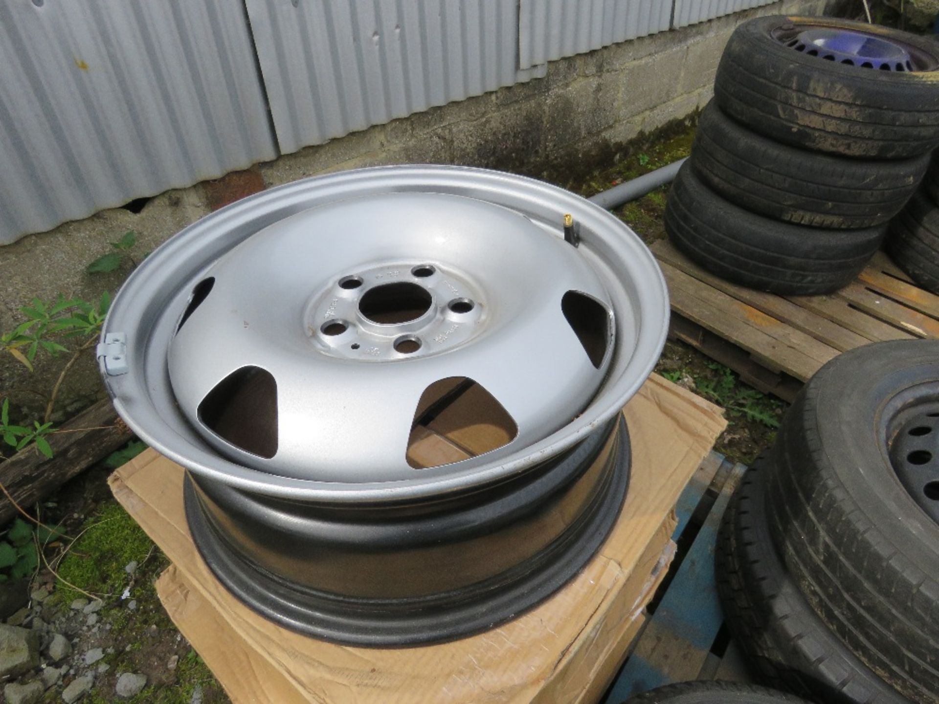 QUANTITY OF STEEL CAR RIMS AND WHEELS AS SHOWN. - Image 4 of 10
