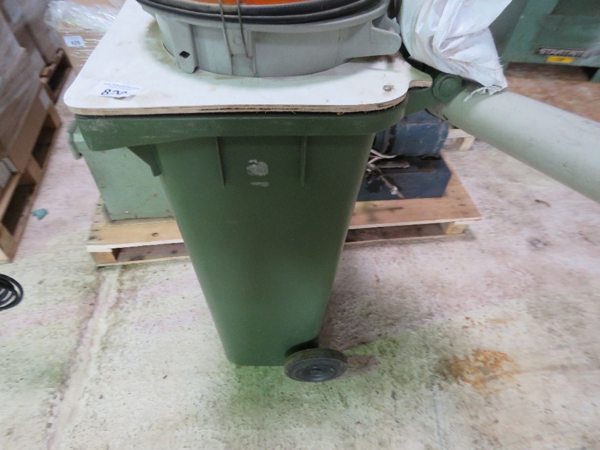 HUSQVARNA PETROL ENGINED BIN VACUUM CLEANER.....THIS LOT IS SOLD UNDER THE AUCTIONEERS MARGIN SCHEME - Image 2 of 4