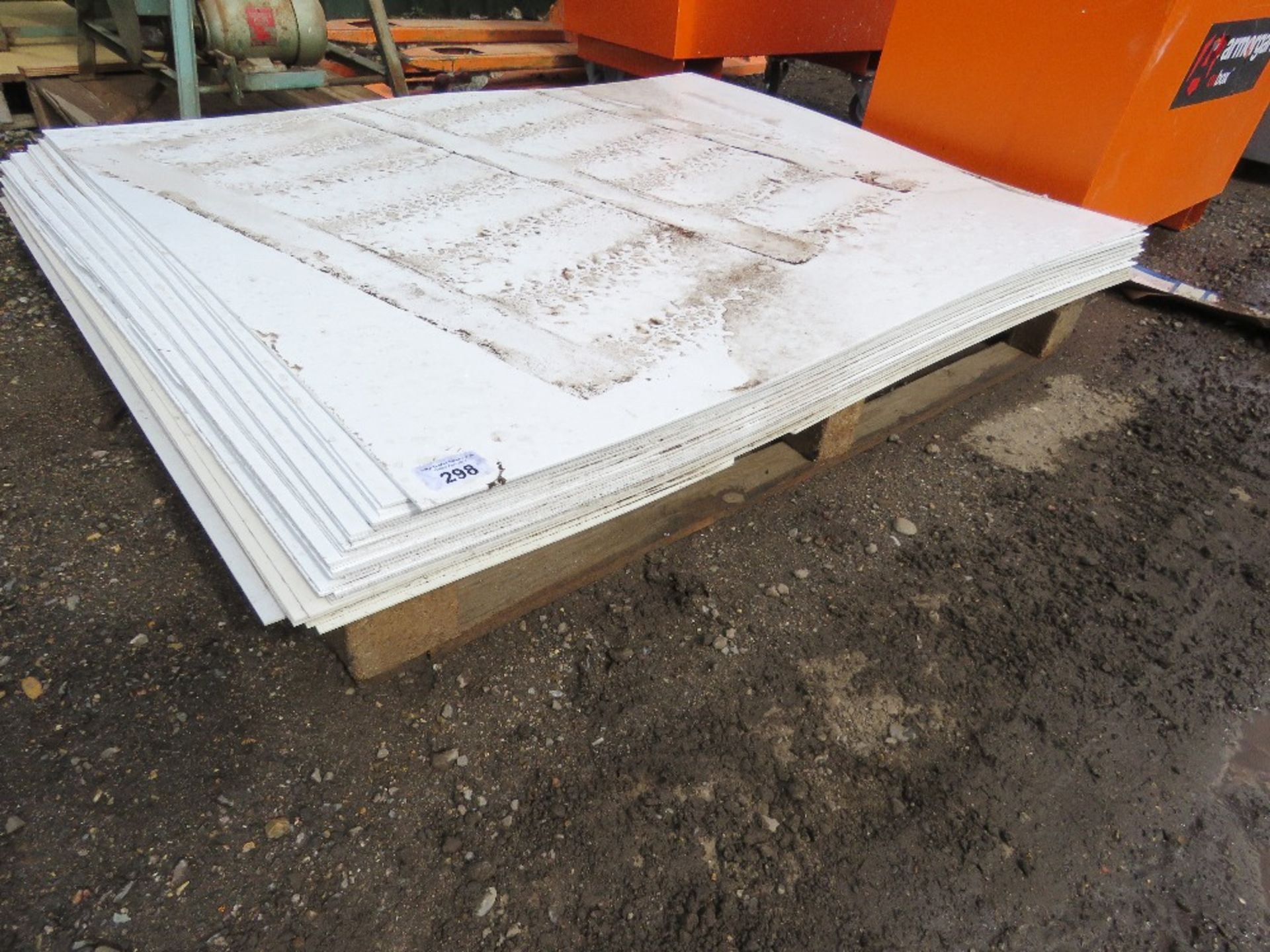 LARGE QUANTITY OF ELEMENTS WHITE WORKTOP FACING SHEETS, LIKE FORMICA. 1.52M X 1.27M APPROX. - Image 2 of 3