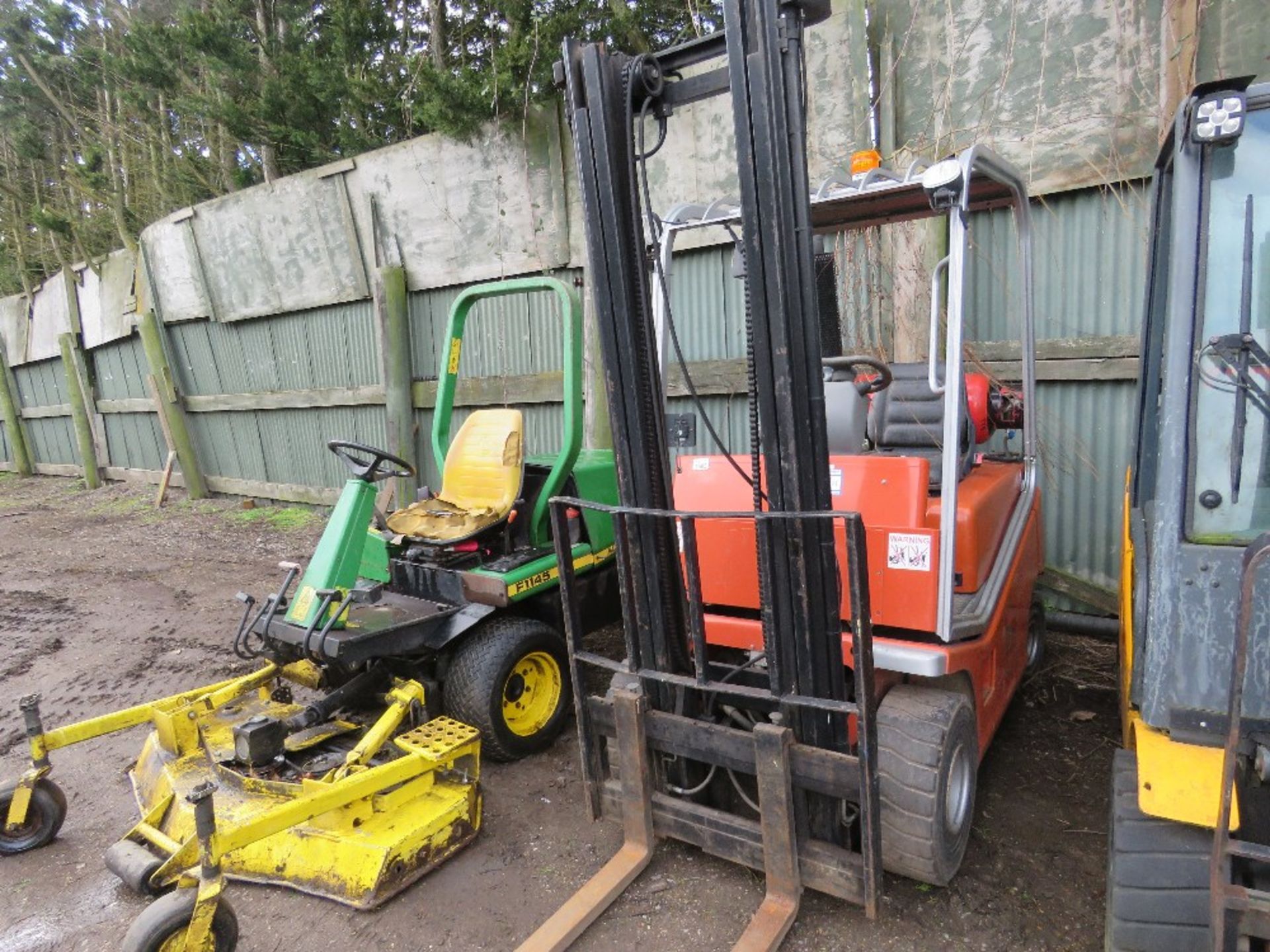 BT CARGO GAS POWERED FORKLIFT TRUCK, 3 TONNE RATED CAPACITY APPROX. 5154 REC HRS. SN:CE289098. - Image 4 of 14
