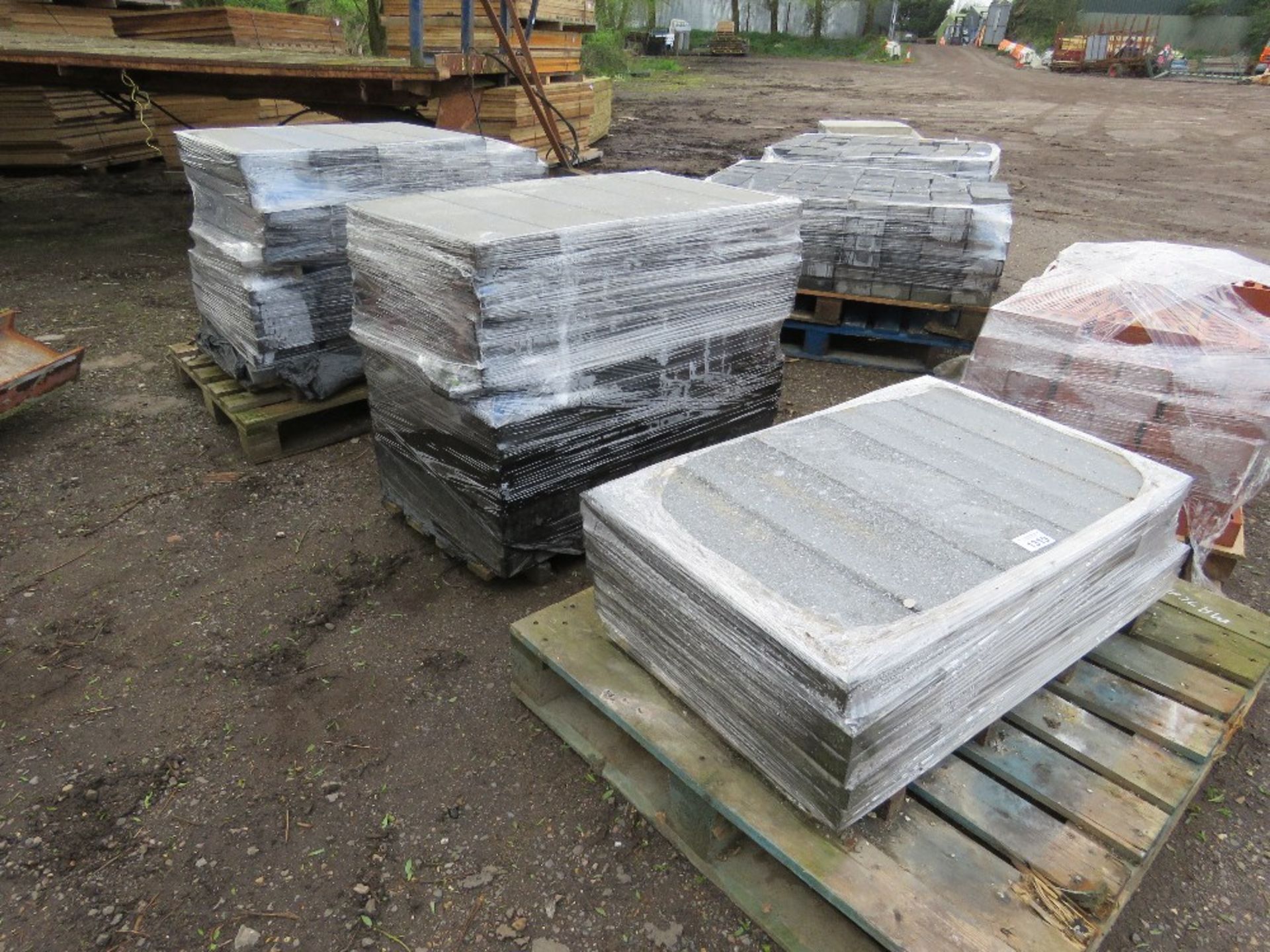 3 X PALLETS OF HEAVY DUTY RECTANGULAR BLOCK PAVERS 600MM X 20MM APPROX.